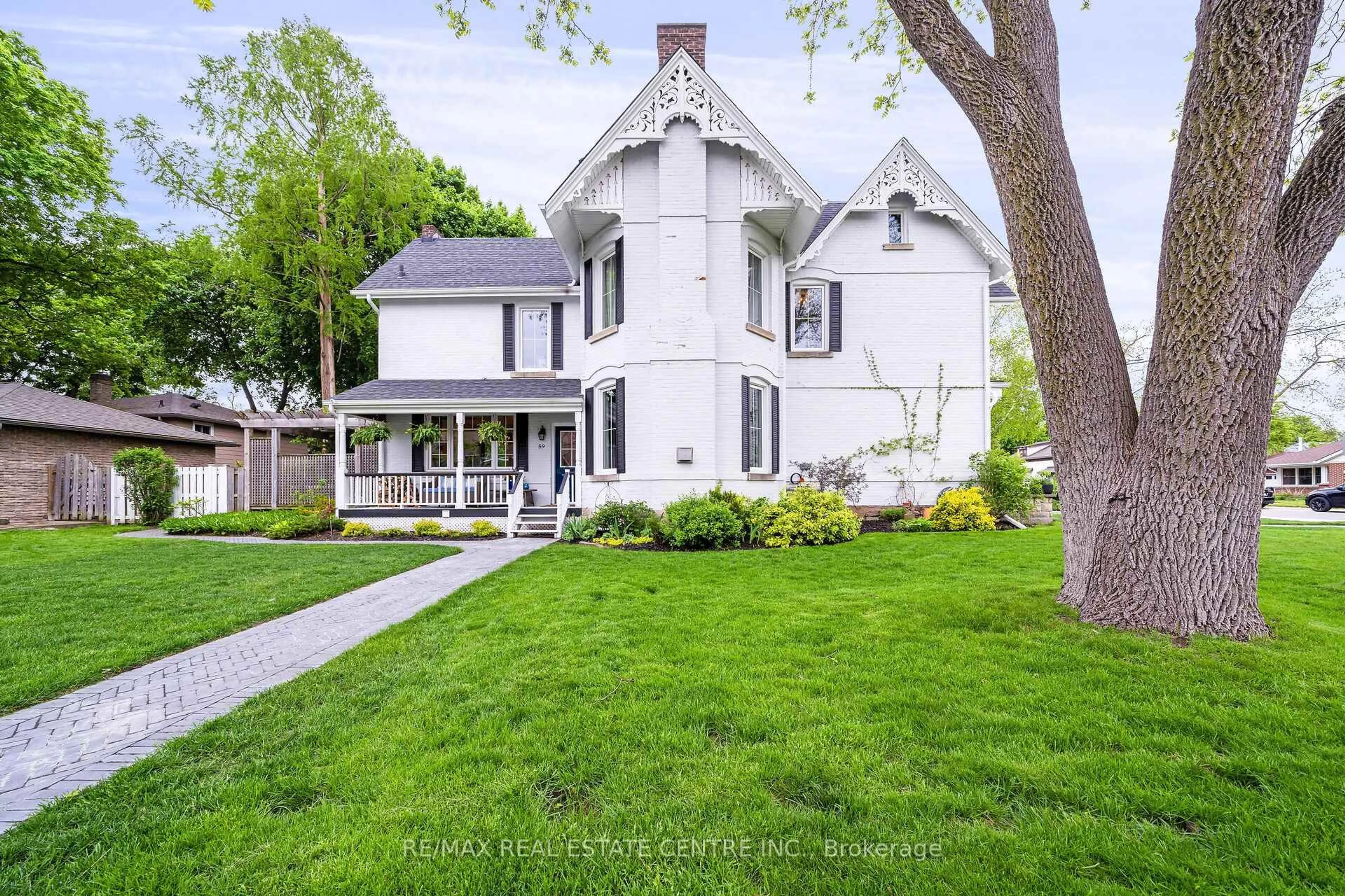 Home with vinyl exterior material, street for 11 Church St, Halton Hills Ontario L7G 2A4