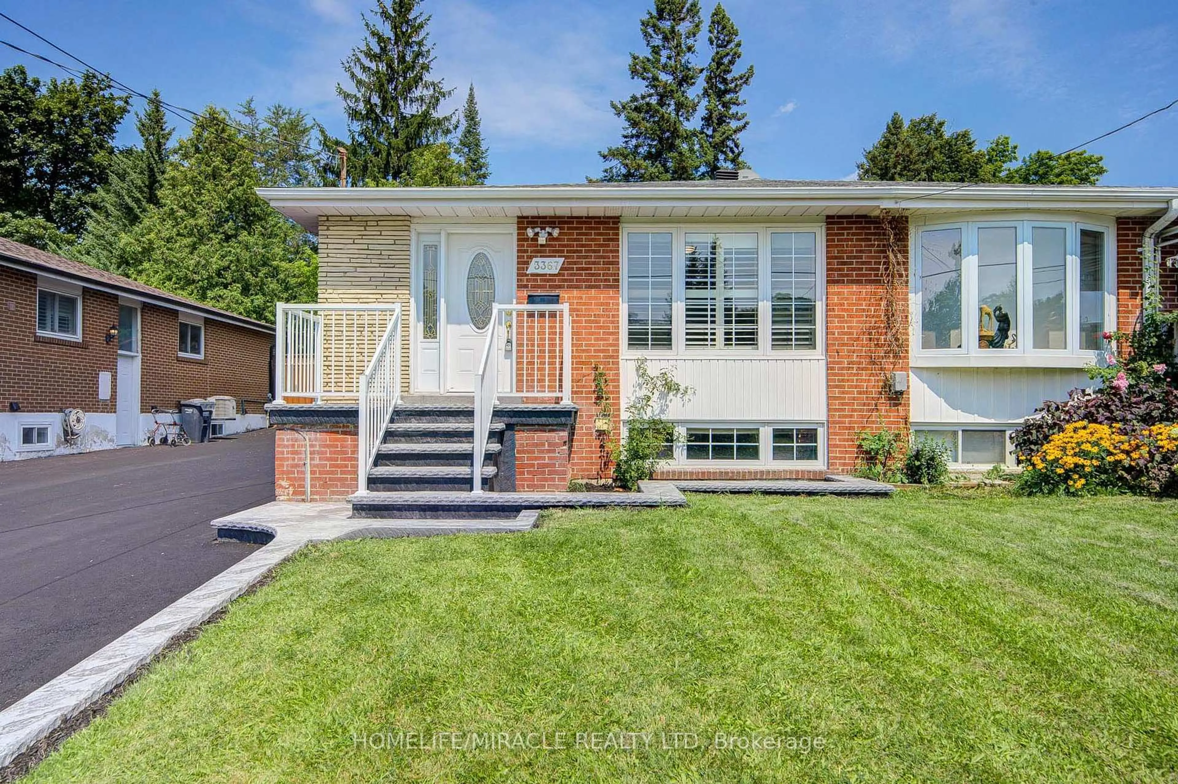 Home with brick exterior material, street for 3367 The Credit Wood, Mississauga Ontario L5C 2J9