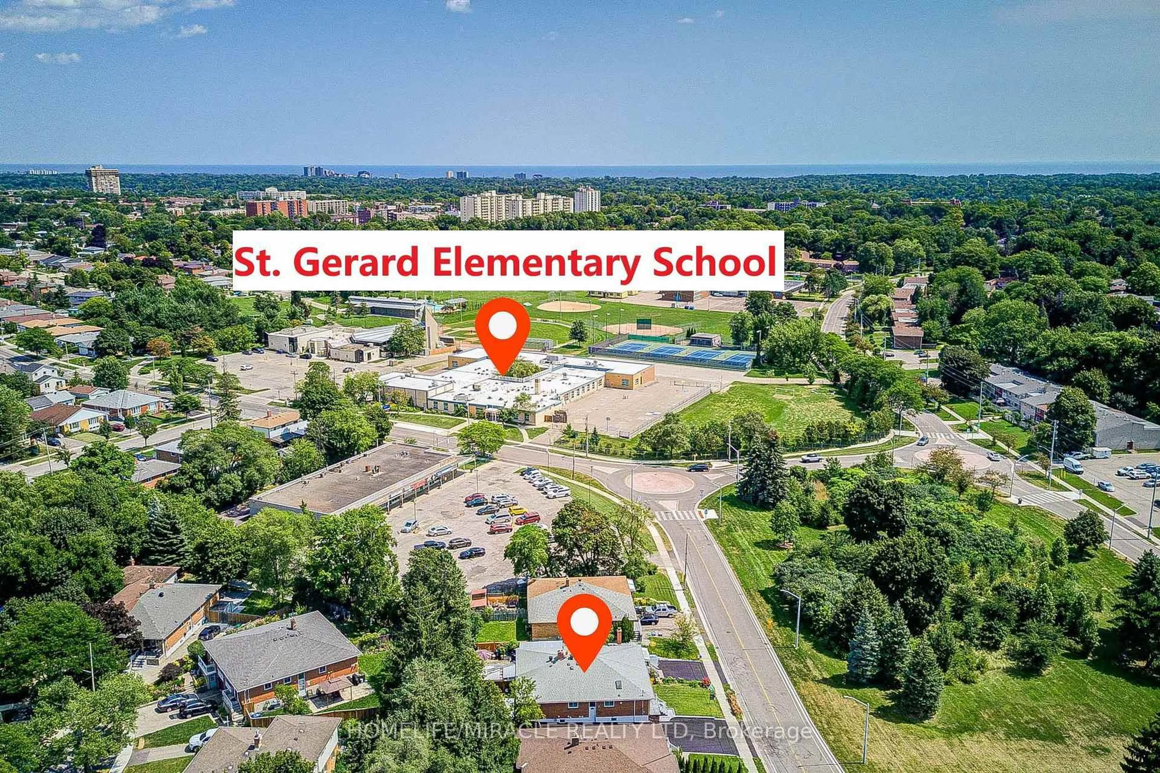 A pic from outside/outdoor area/front of a property/back of a property/a pic from drone, street for 3367 The Credit Wood, Mississauga Ontario L5C 2J9
