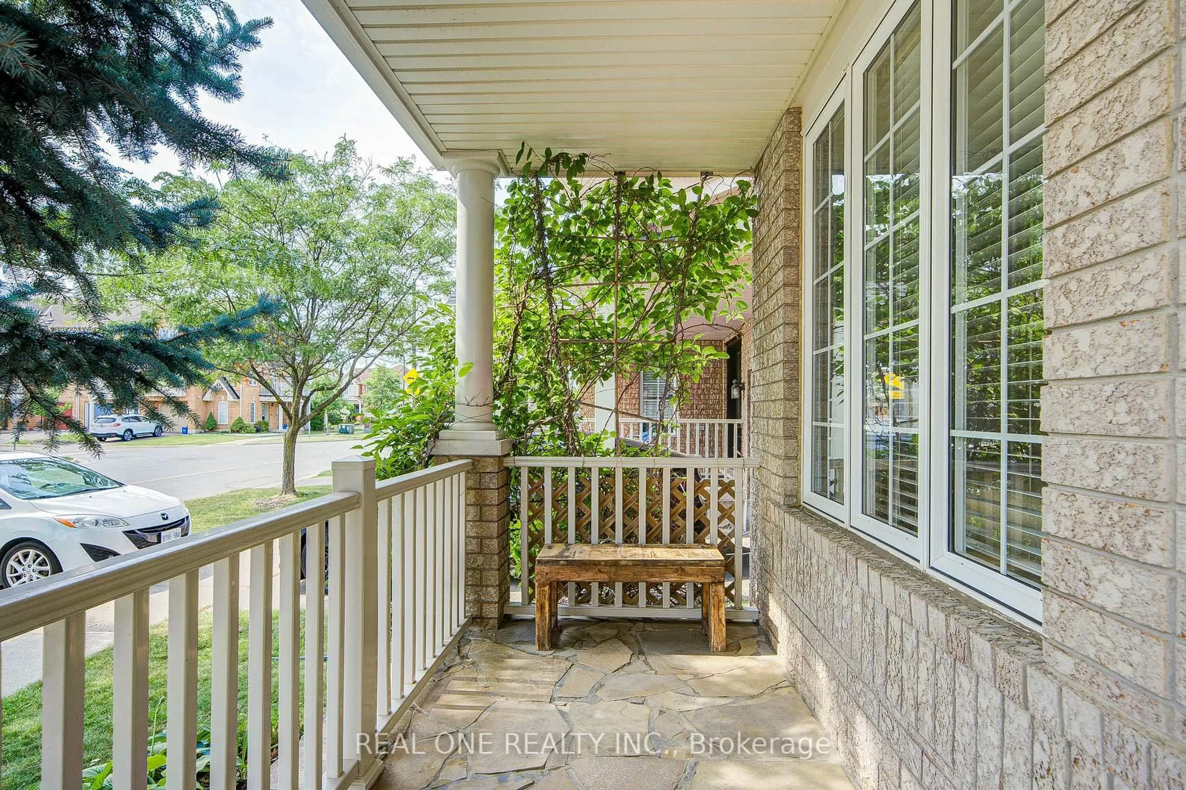Patio, street for 739 Philbrook Dr, Milton Ontario L9T 0E9