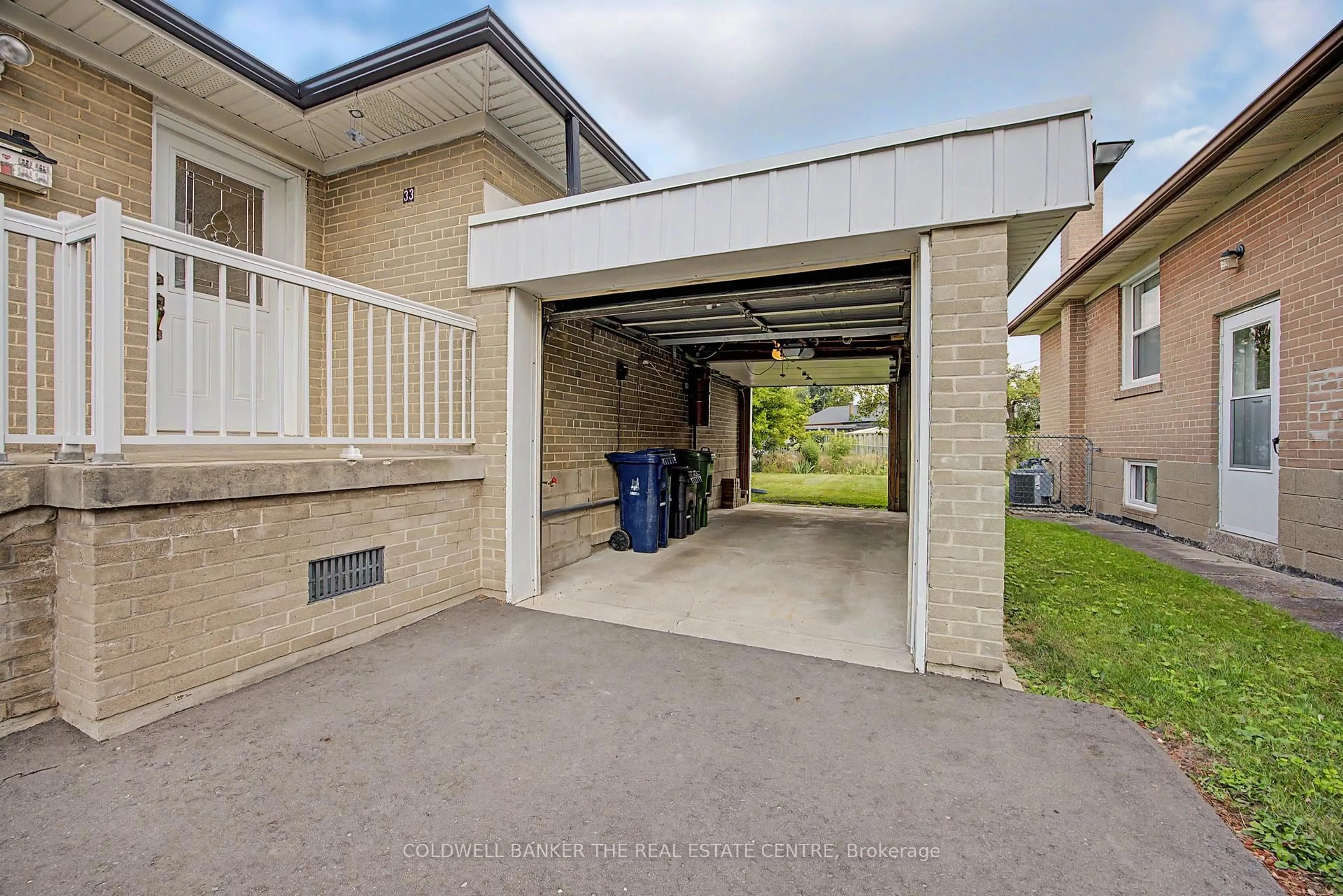 Unknown for 33 Danish Cres, Toronto Ontario M9C 4A6