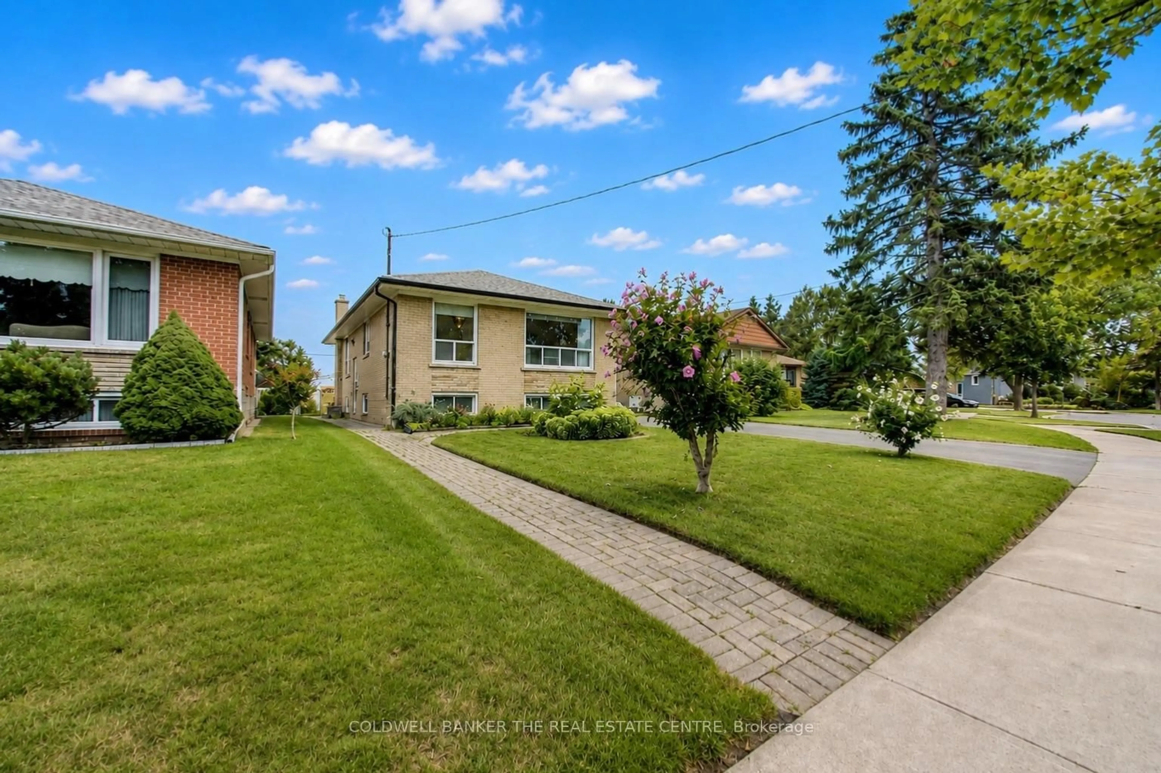 A pic from outside/outdoor area/front of a property/back of a property/a pic from drone, street for 33 Danish Cres, Toronto Ontario M9C 4A6