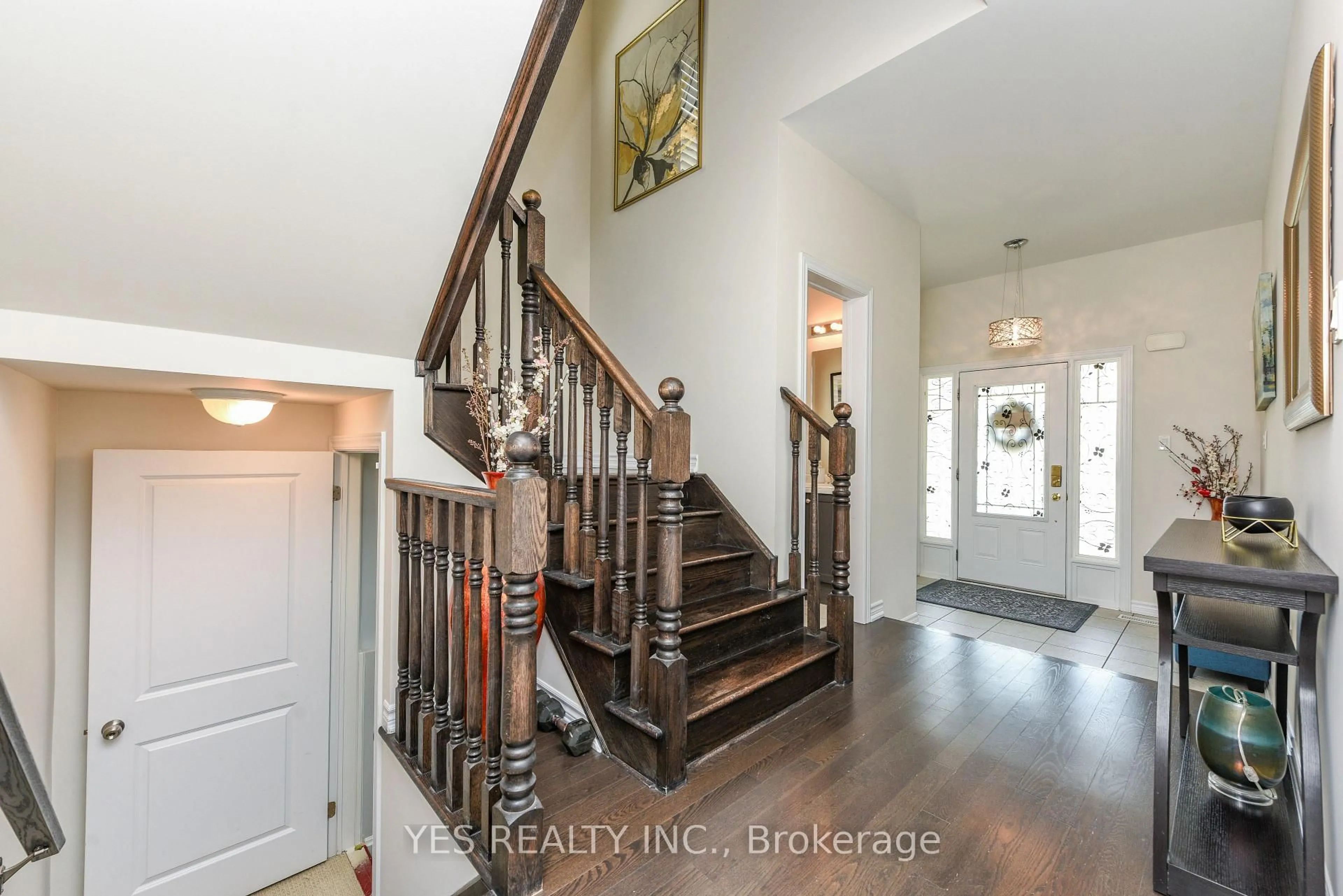 Indoor entryway for 10 Masken Circ, Brampton Ontario L7A 4J2