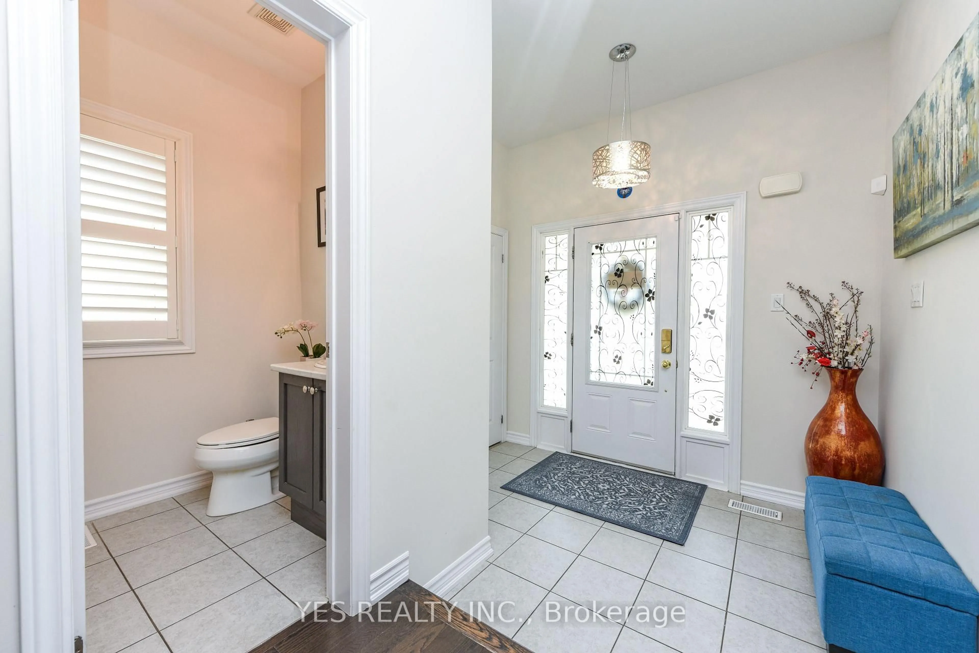 Indoor entryway for 10 Masken Circ, Brampton Ontario L7A 4J2