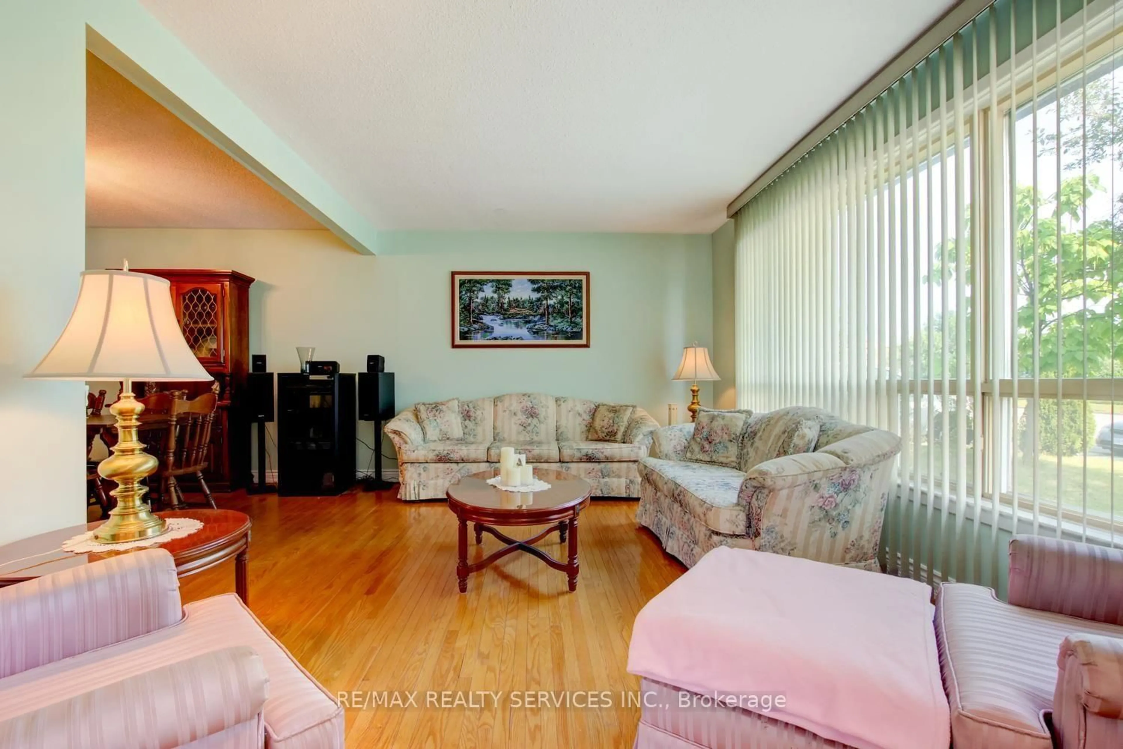 Living room with furniture, wood/laminate floor for 21 Finchgate Blvd, Brampton Ontario L6T 3H7
