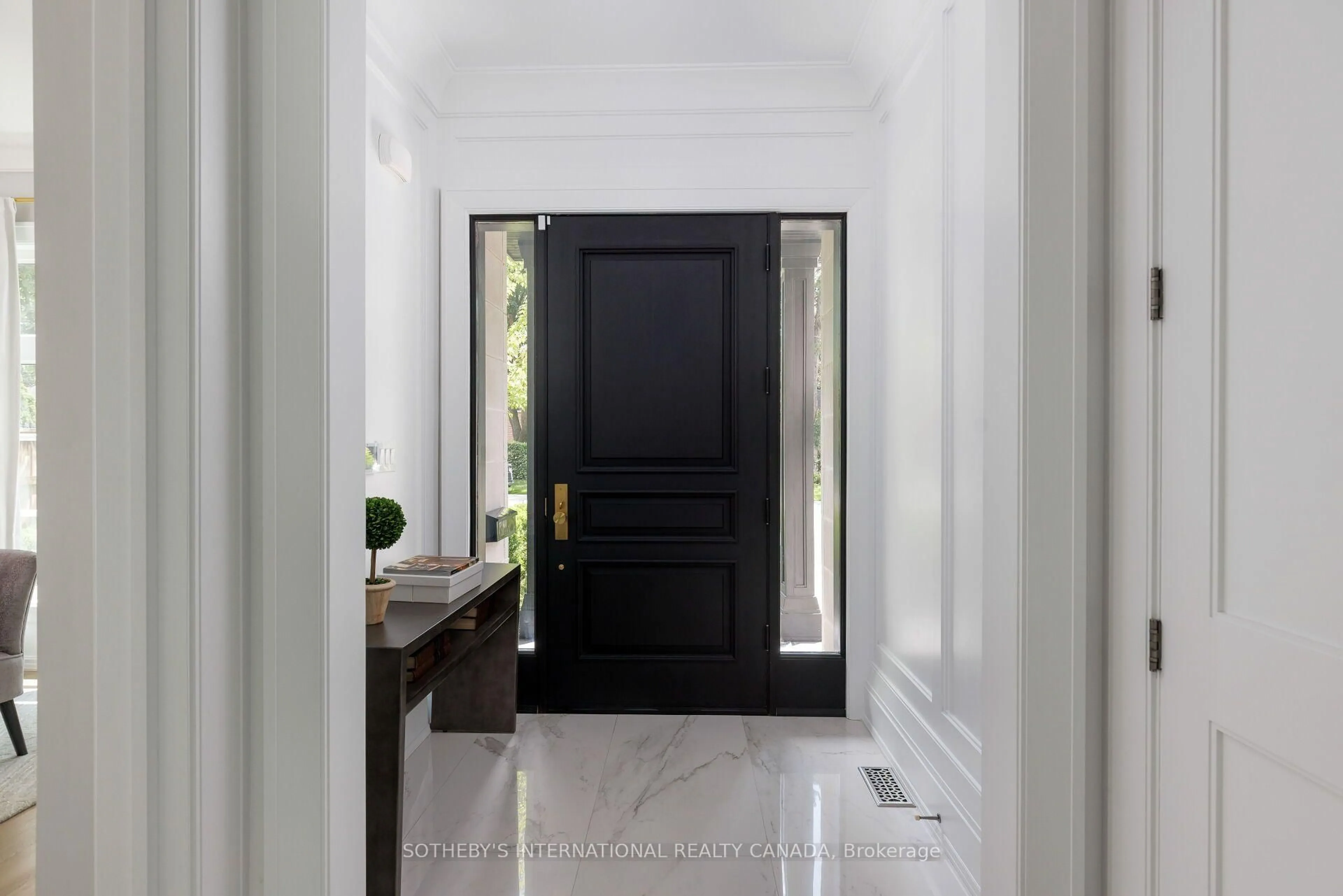 Indoor entryway for 2B Fairway Rd, Toronto Ontario M9A 5E9