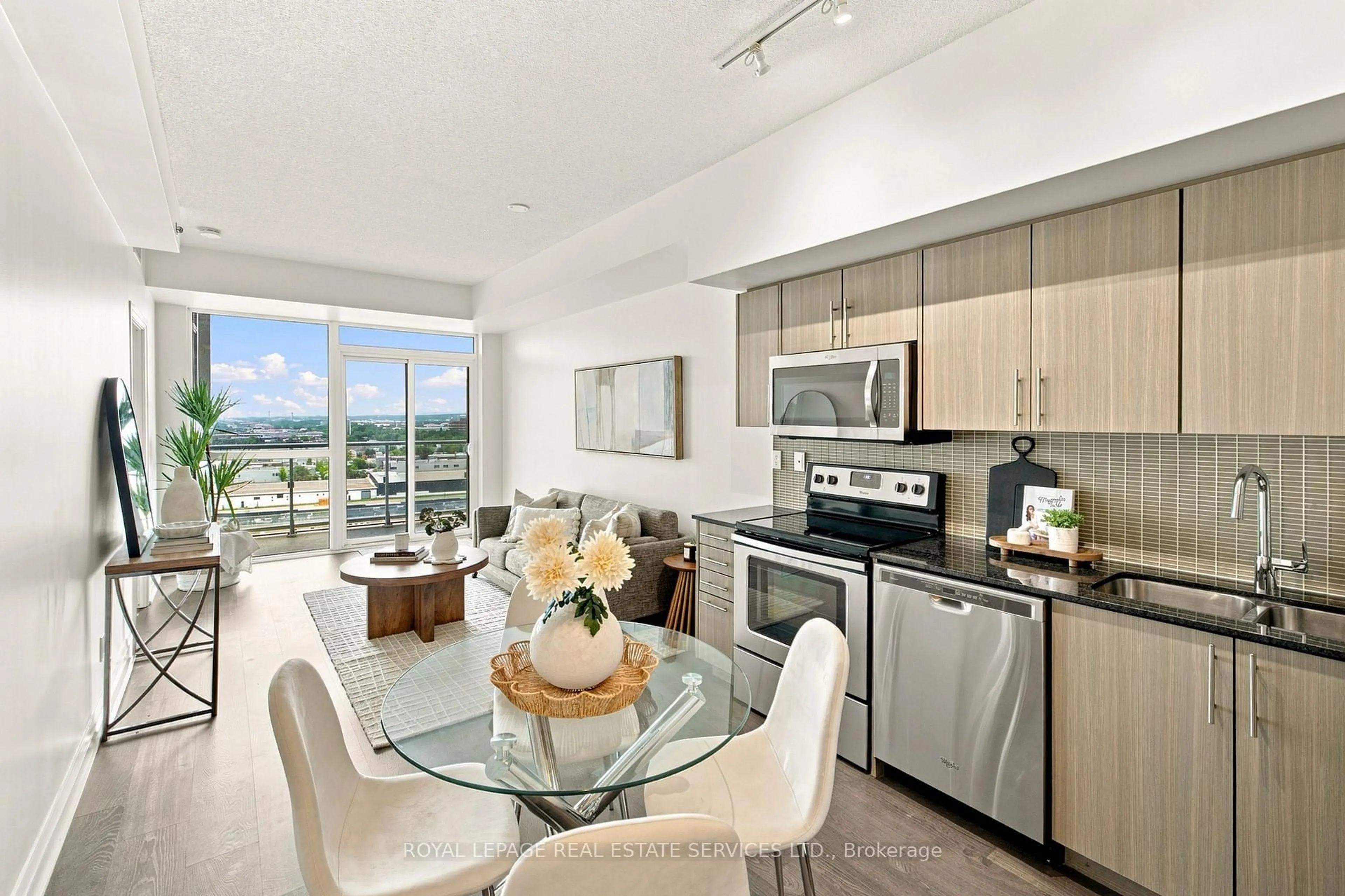 Open concept kitchen, unknown for 55 Speers Rd #1310, Oakville Ontario L5K 3R6