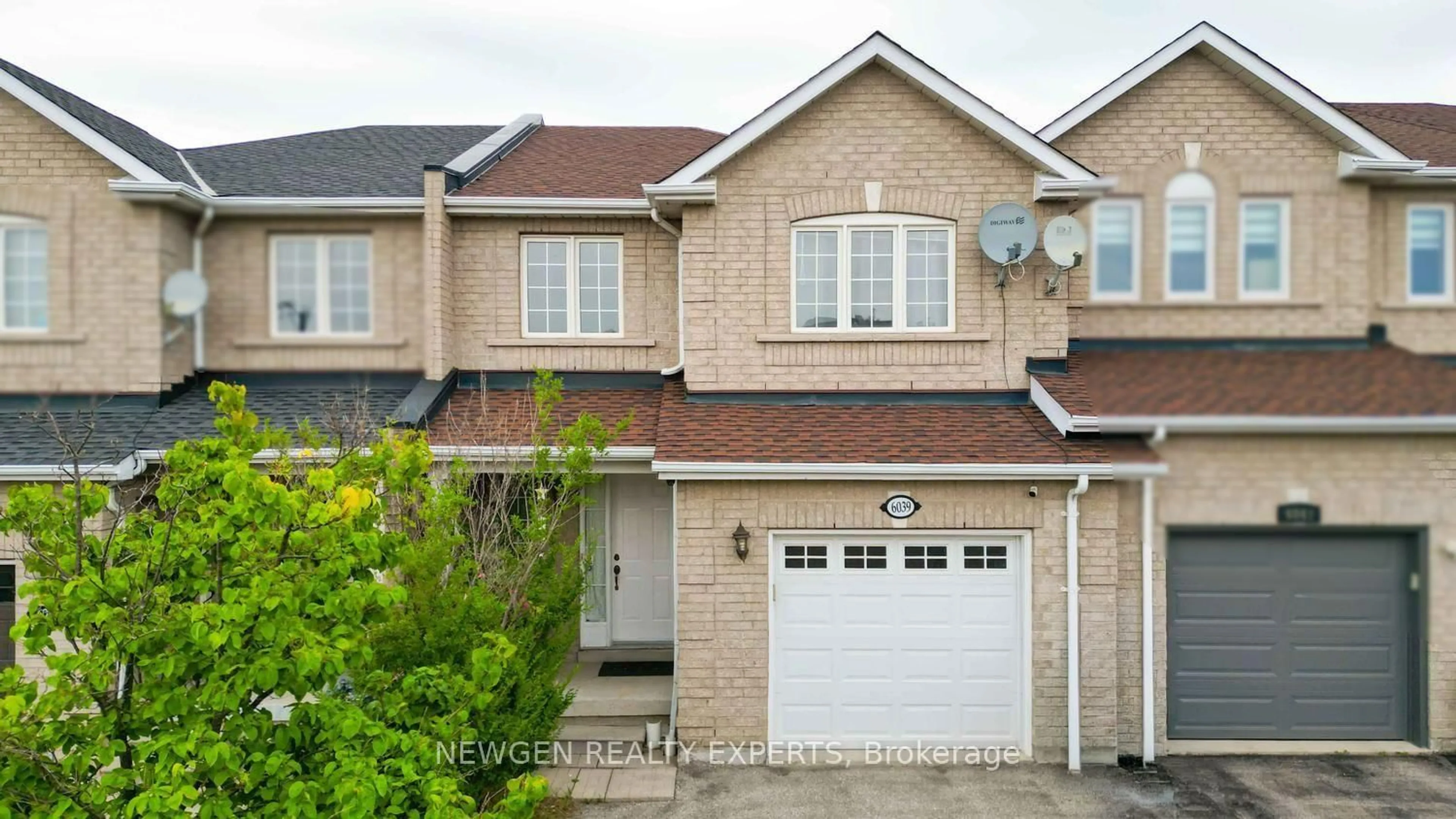 Home with brick exterior material, street for 6039 COXSWAIN Cres, Mississauga Ontario L5V 2Z9