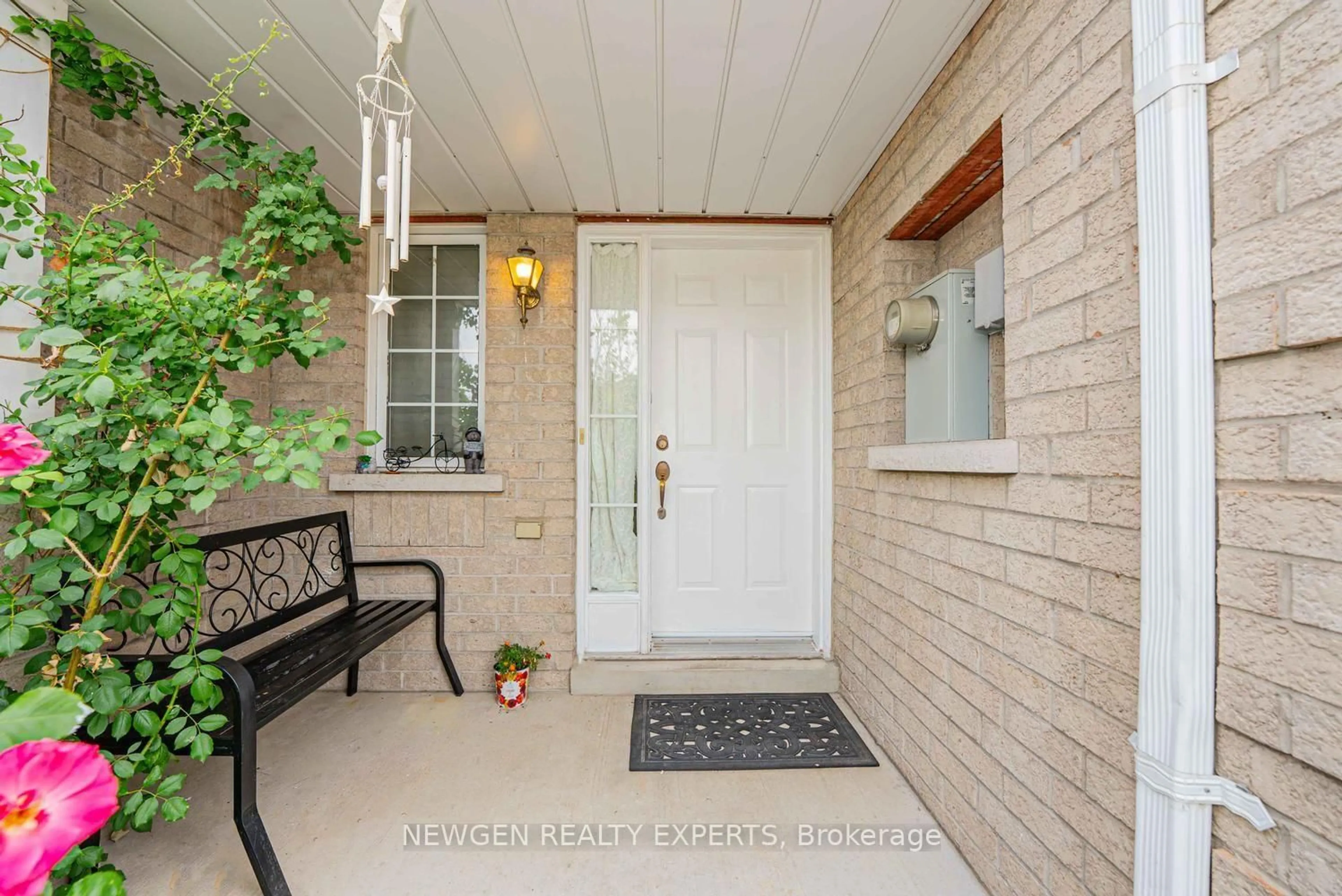 Indoor entryway for 6039 COXSWAIN Cres, Mississauga Ontario L5V 2Z9