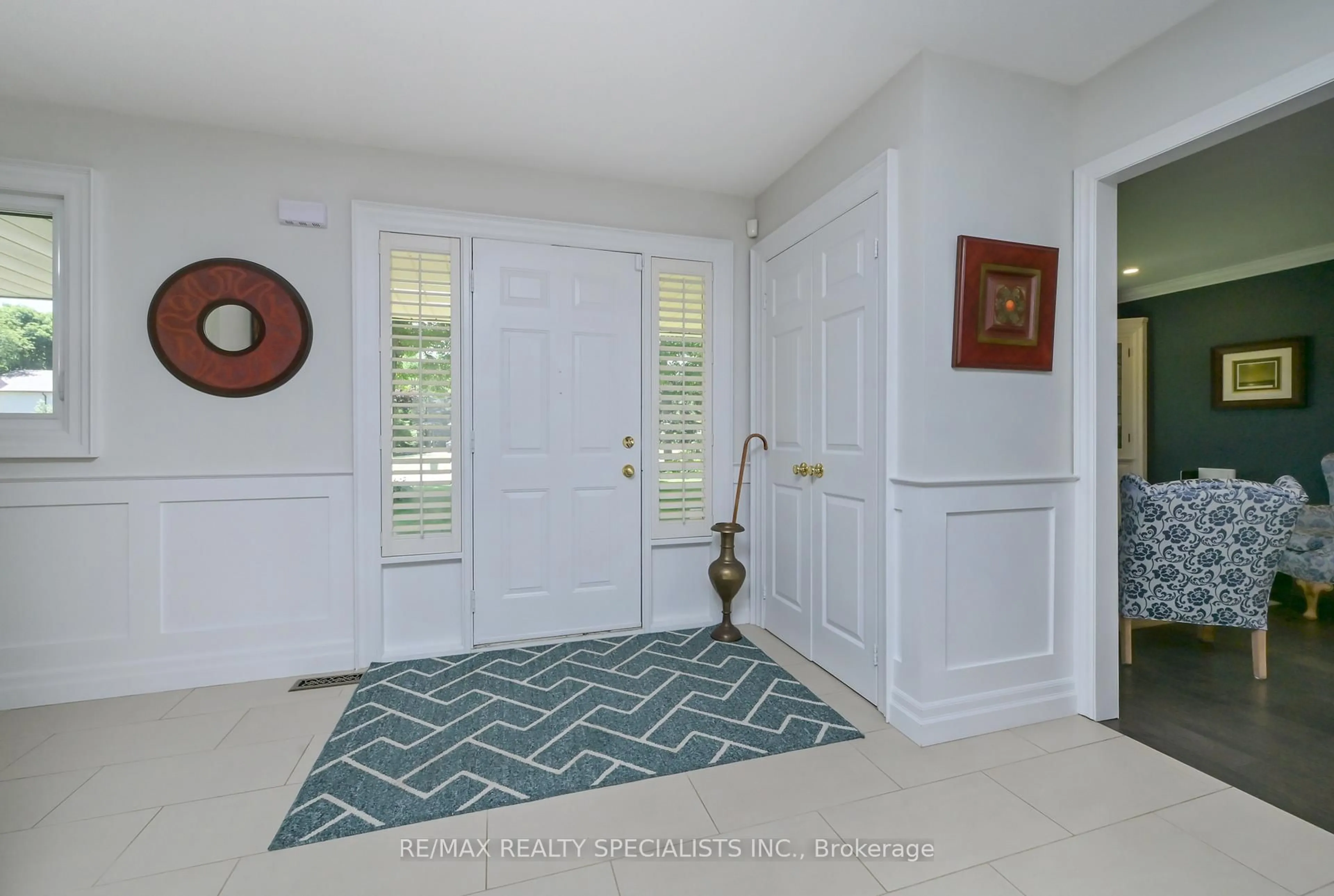Indoor entryway for 13 Snowberry Crt, Caledon Ontario L7K 0B5