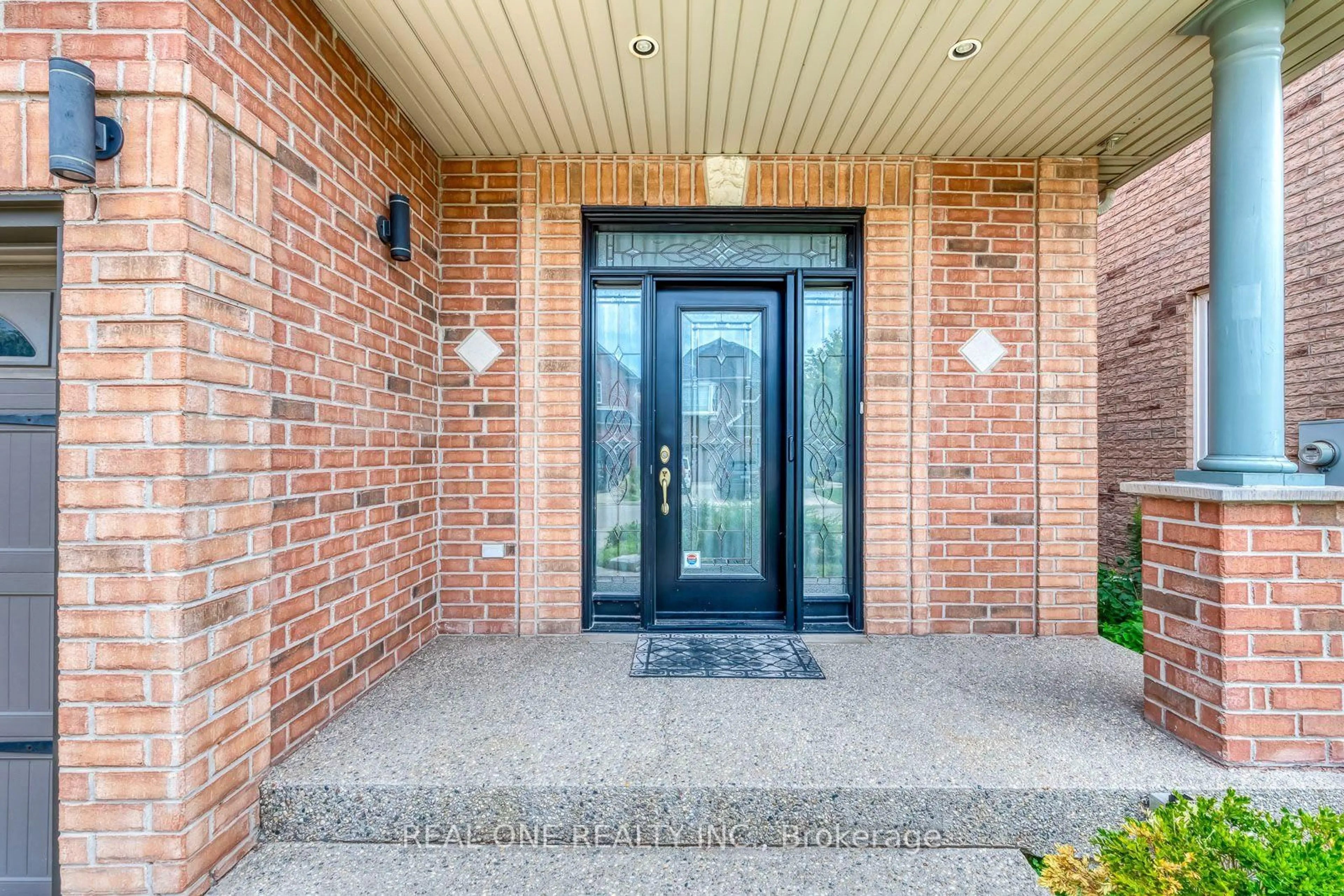 Indoor entryway for 1418 Gulledge Tr, Oakville Ontario L6M 3Z9