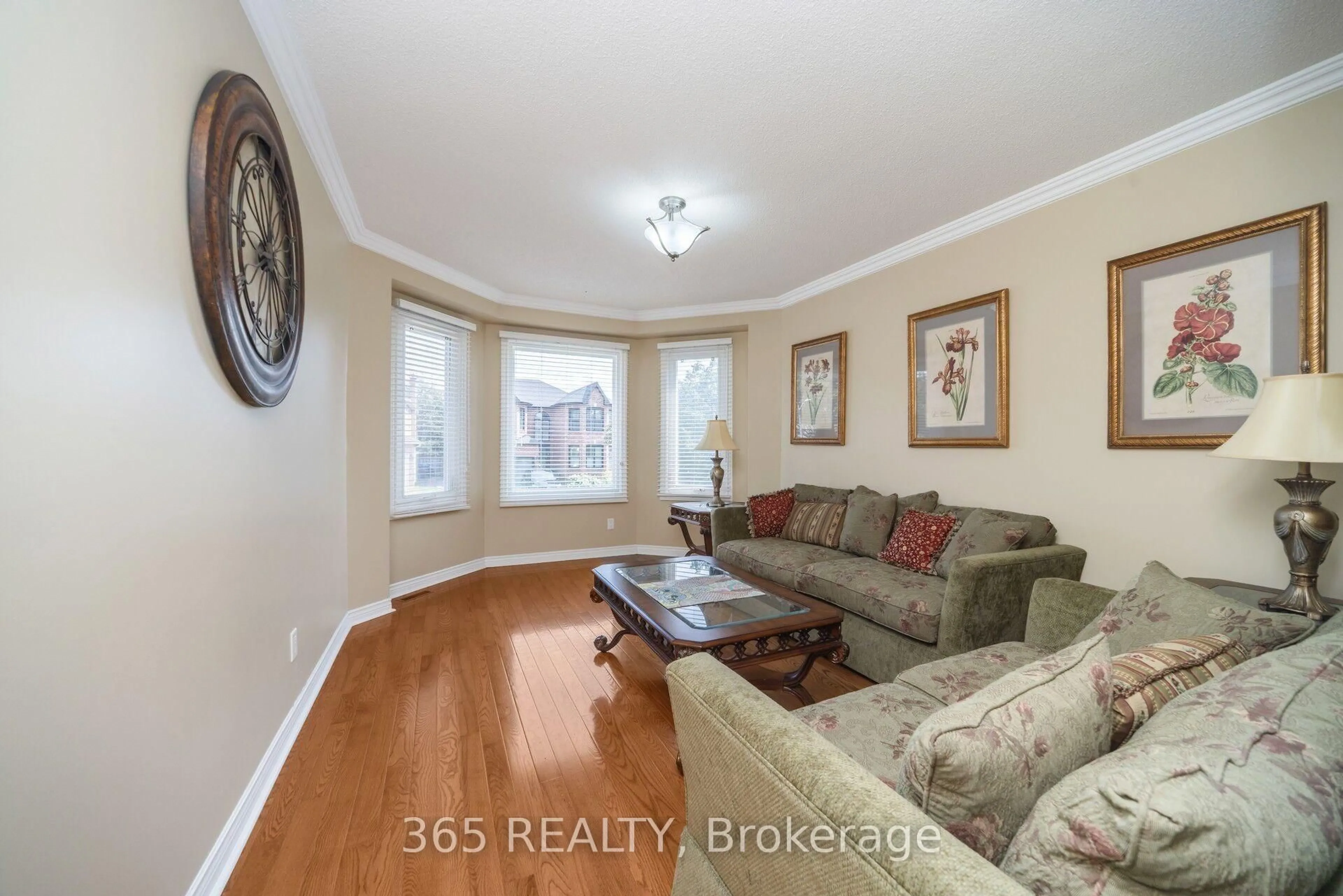 Living room with furniture, unknown for 52 Leeward Dr, Brampton Ontario L6S 5V8