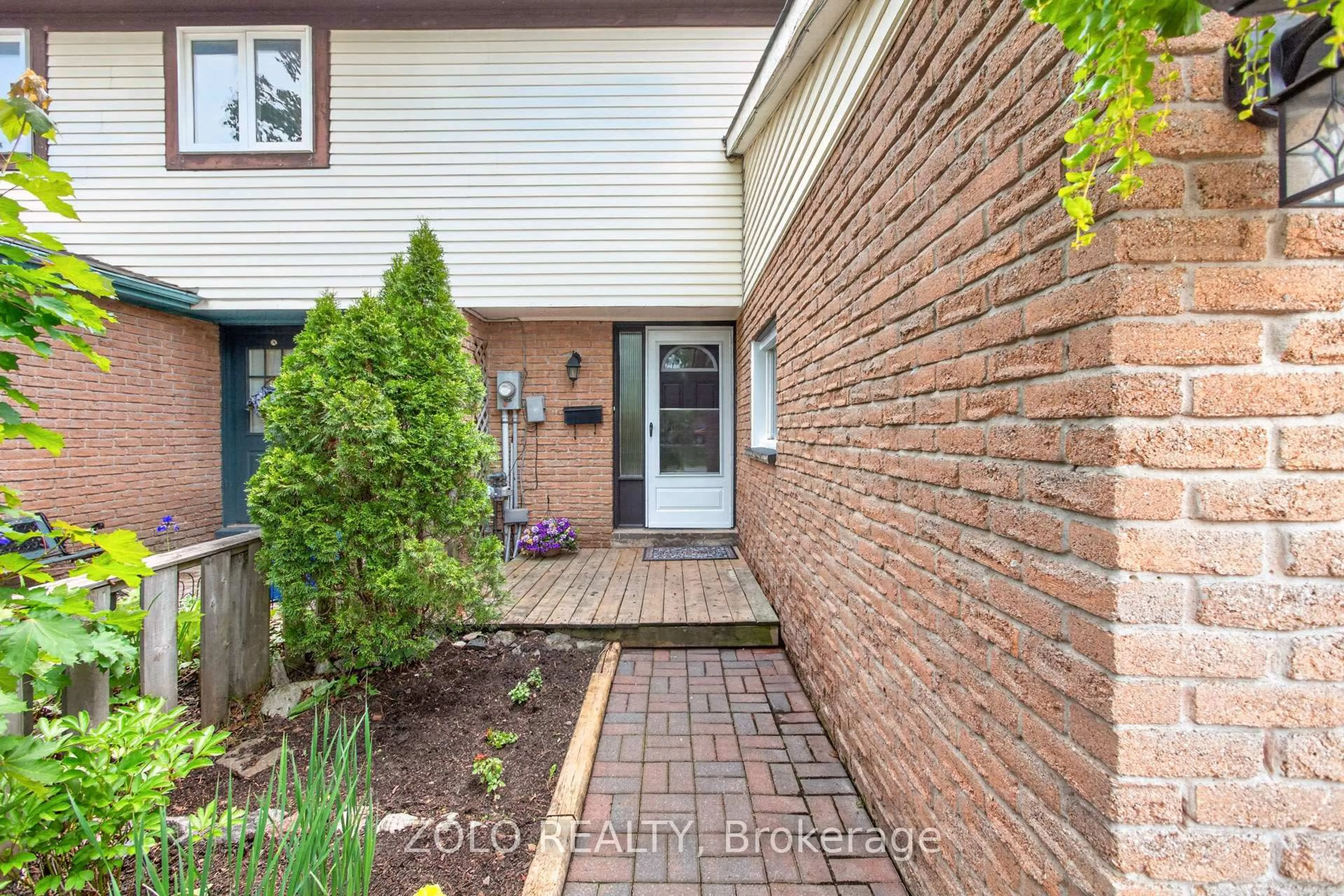Home with brick exterior material, street for 18 Karen Crt, Orangeville Ontario L9W 3S3