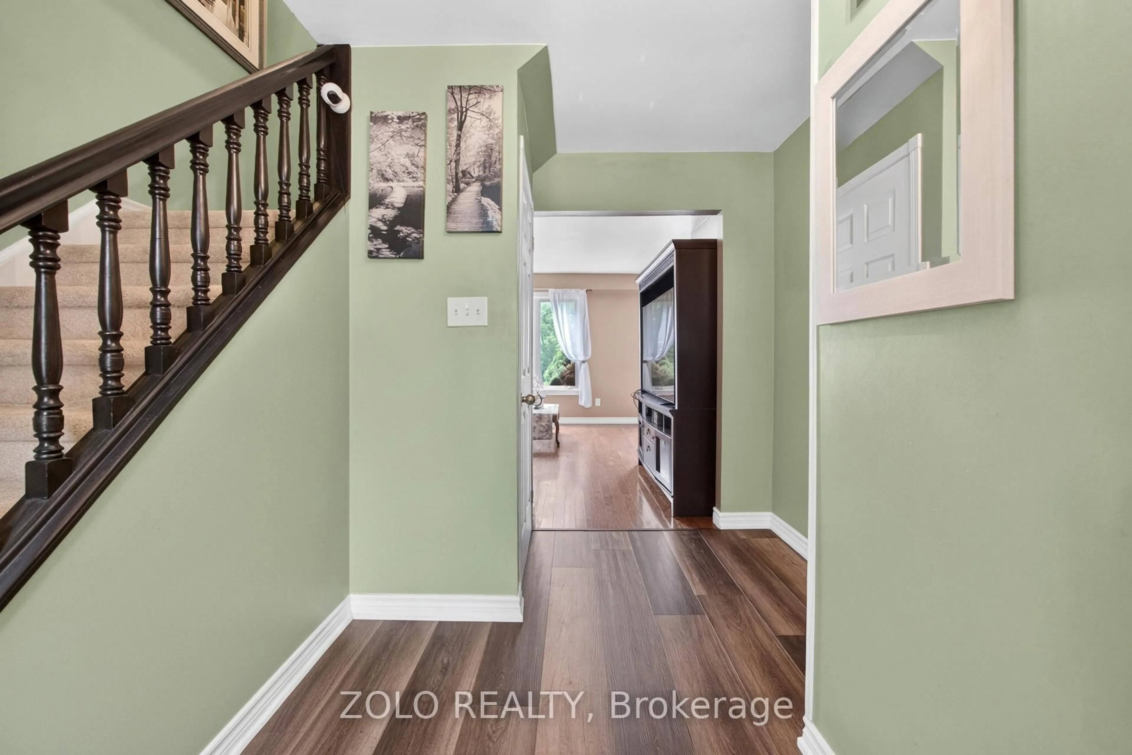 Indoor entryway for 18 Karen Crt, Orangeville Ontario L9W 3S3