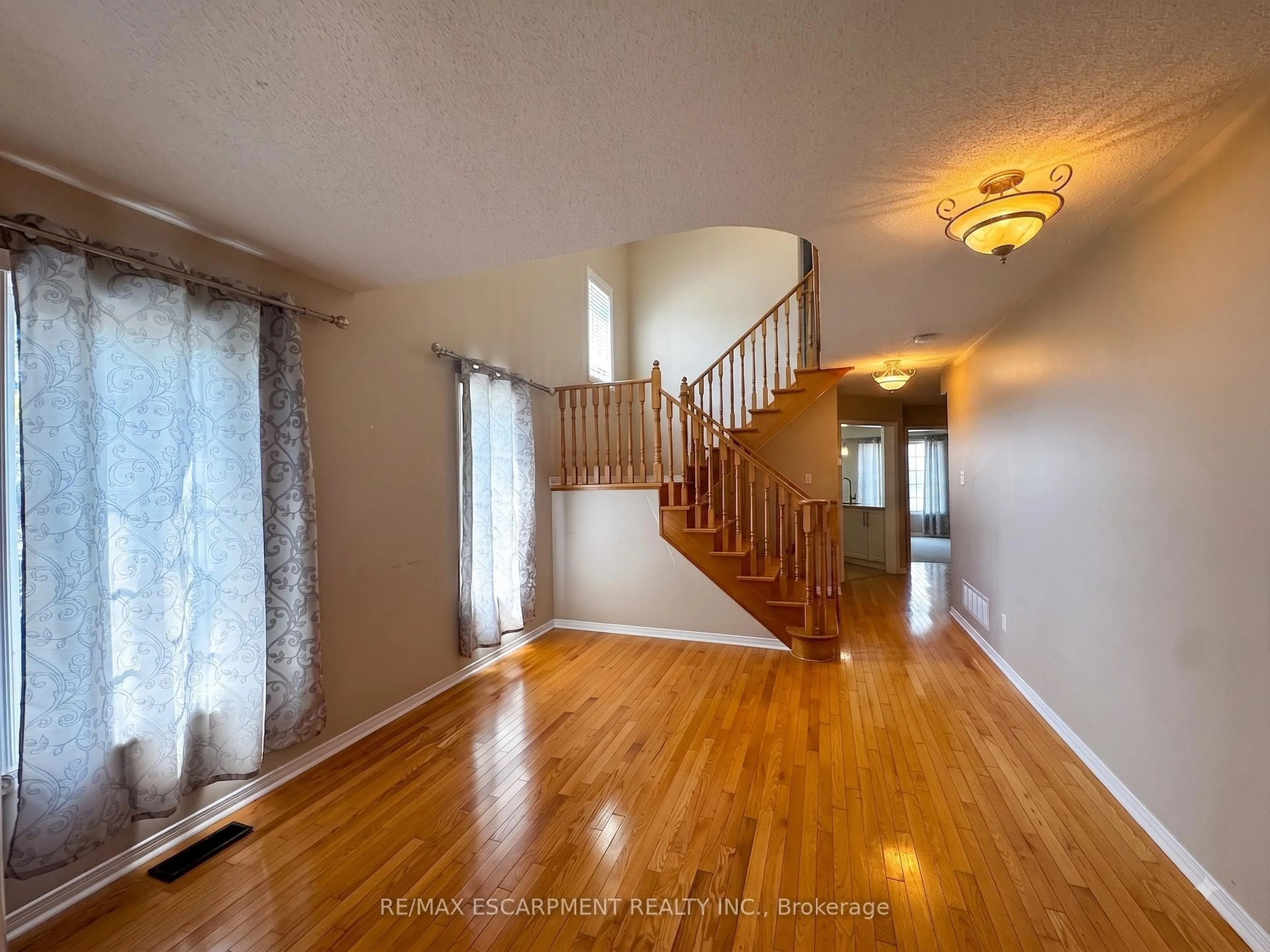 Unknown for 56 Peachleaf Cres, Brampton Ontario L7A 2B4