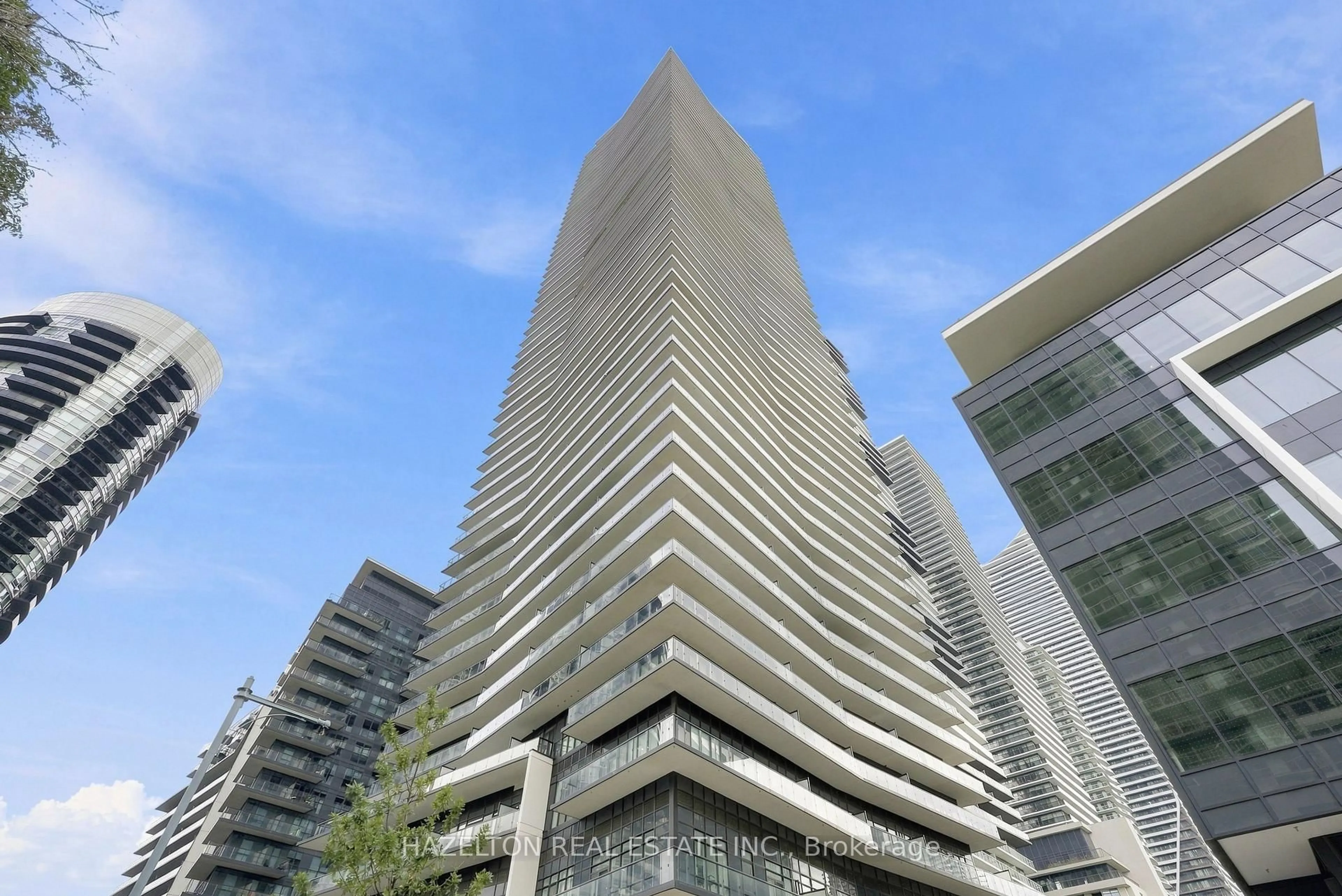 Indoor foyer for 38 Annie Craig Dr #4201, Toronto Ontario M8V 0G9