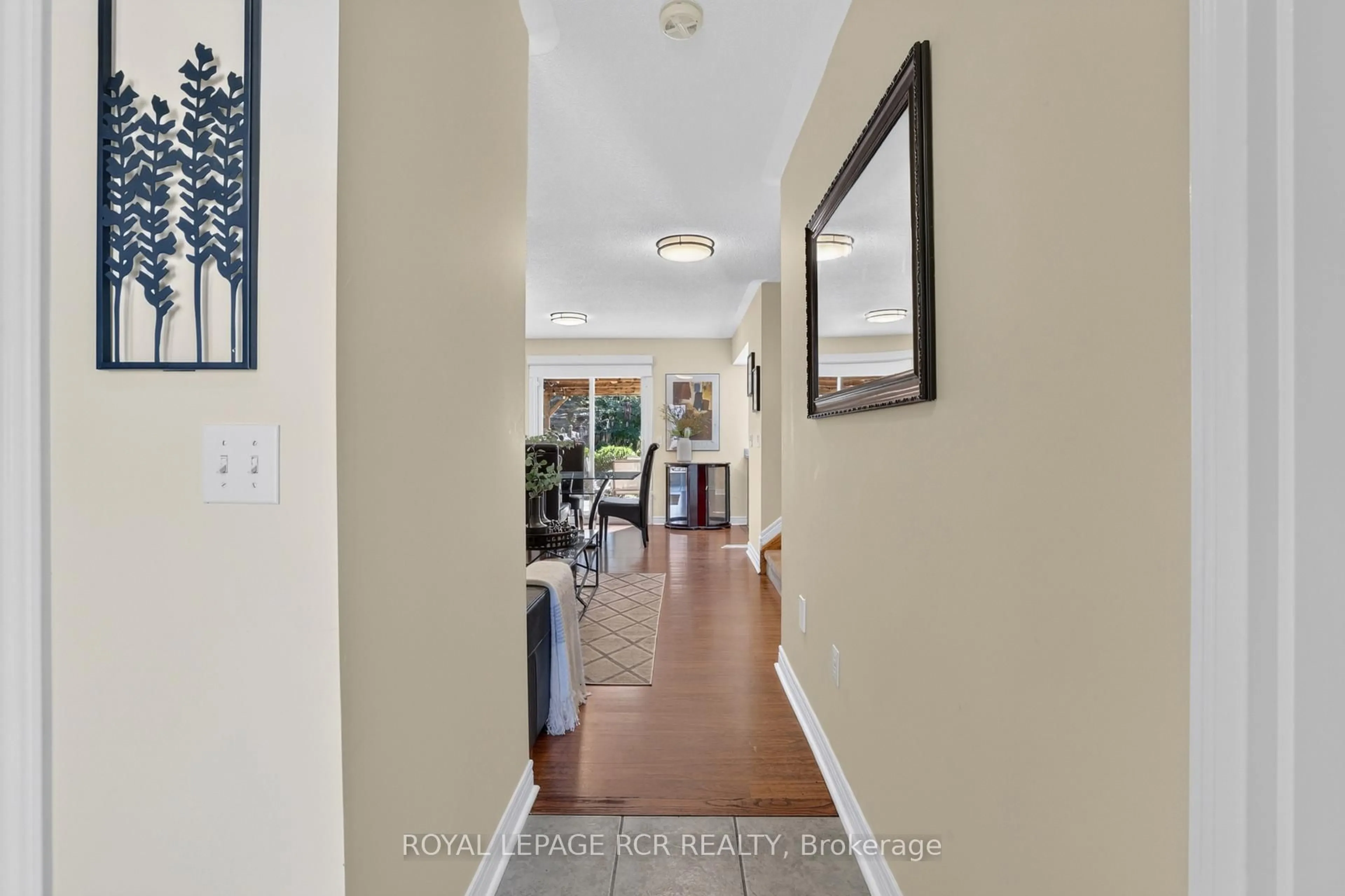 Indoor foyer for 94 Atwood Ave, Halton Hills Ontario L7G 6A1