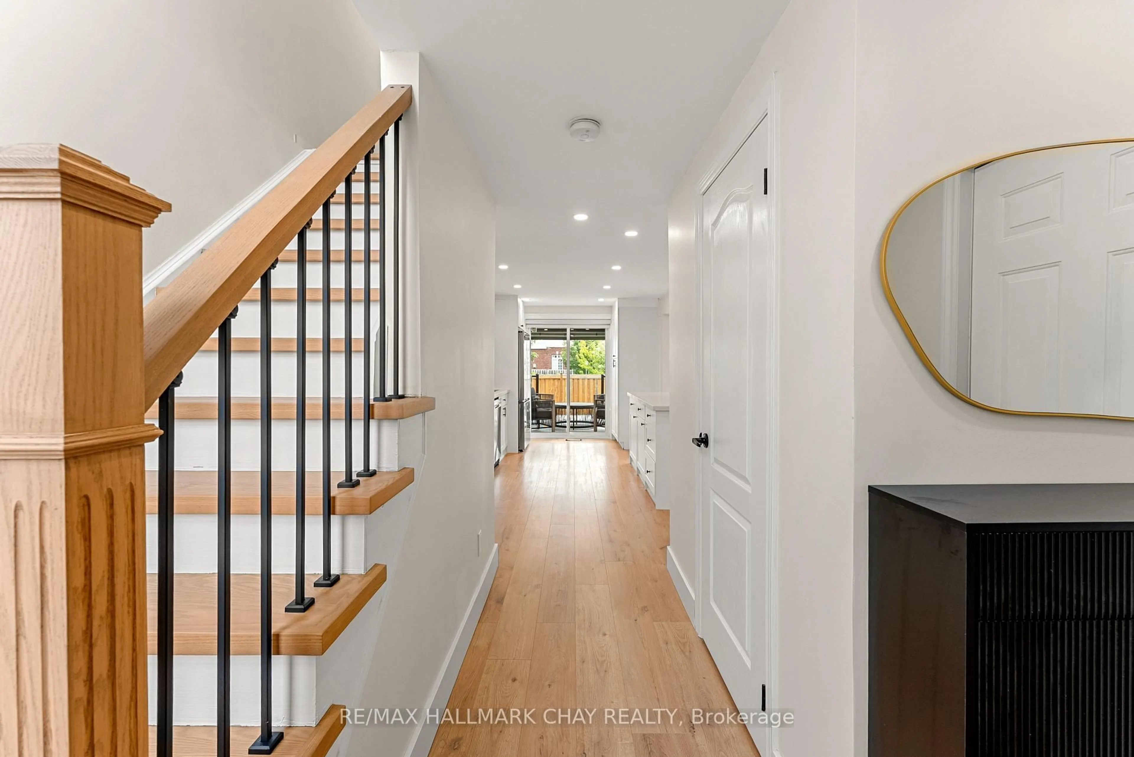 Indoor entryway for 344 Adams Crt, Orangeville Ontario L9W 4R7