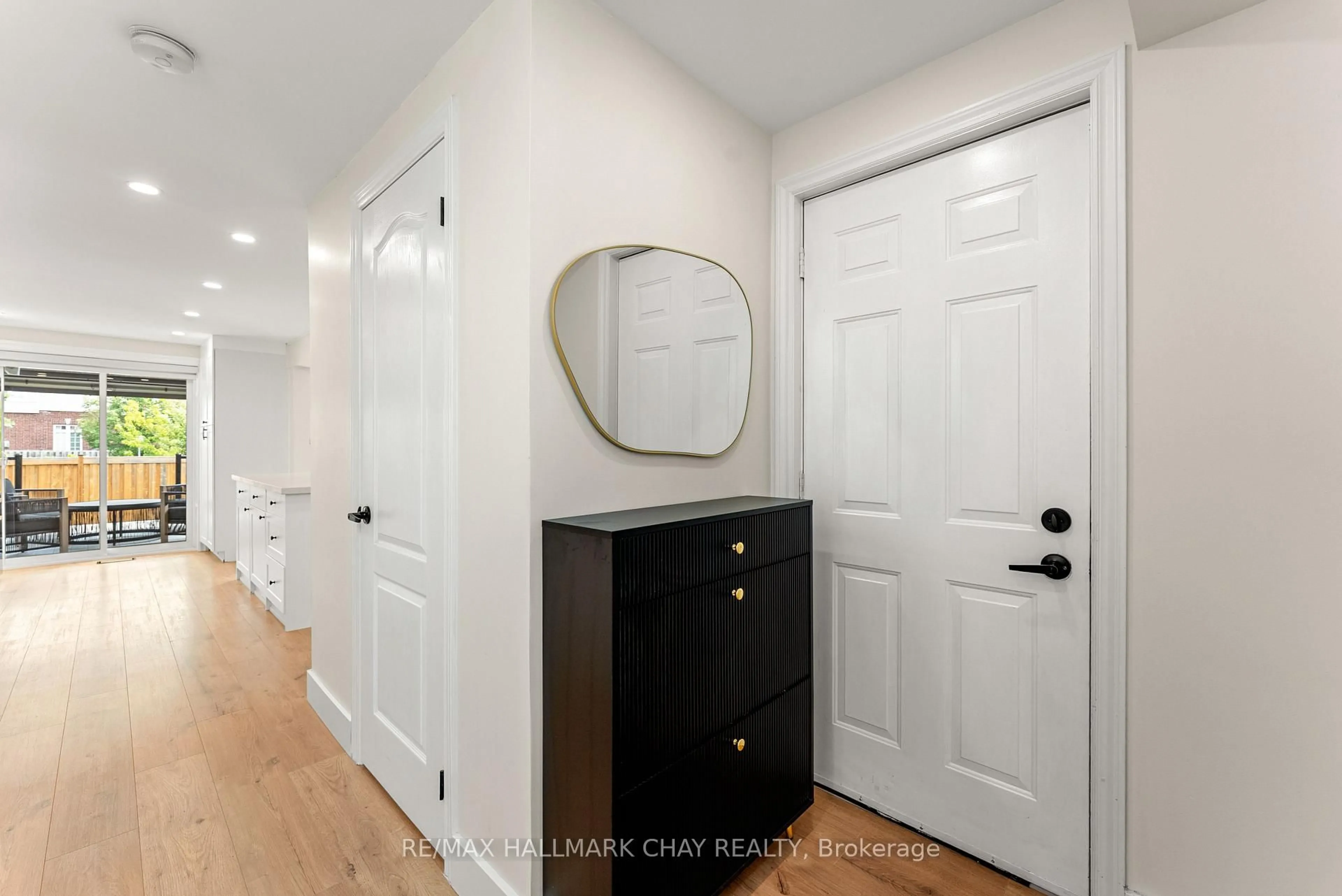 Indoor entryway for 344 Adams Crt, Orangeville Ontario L9W 4R7