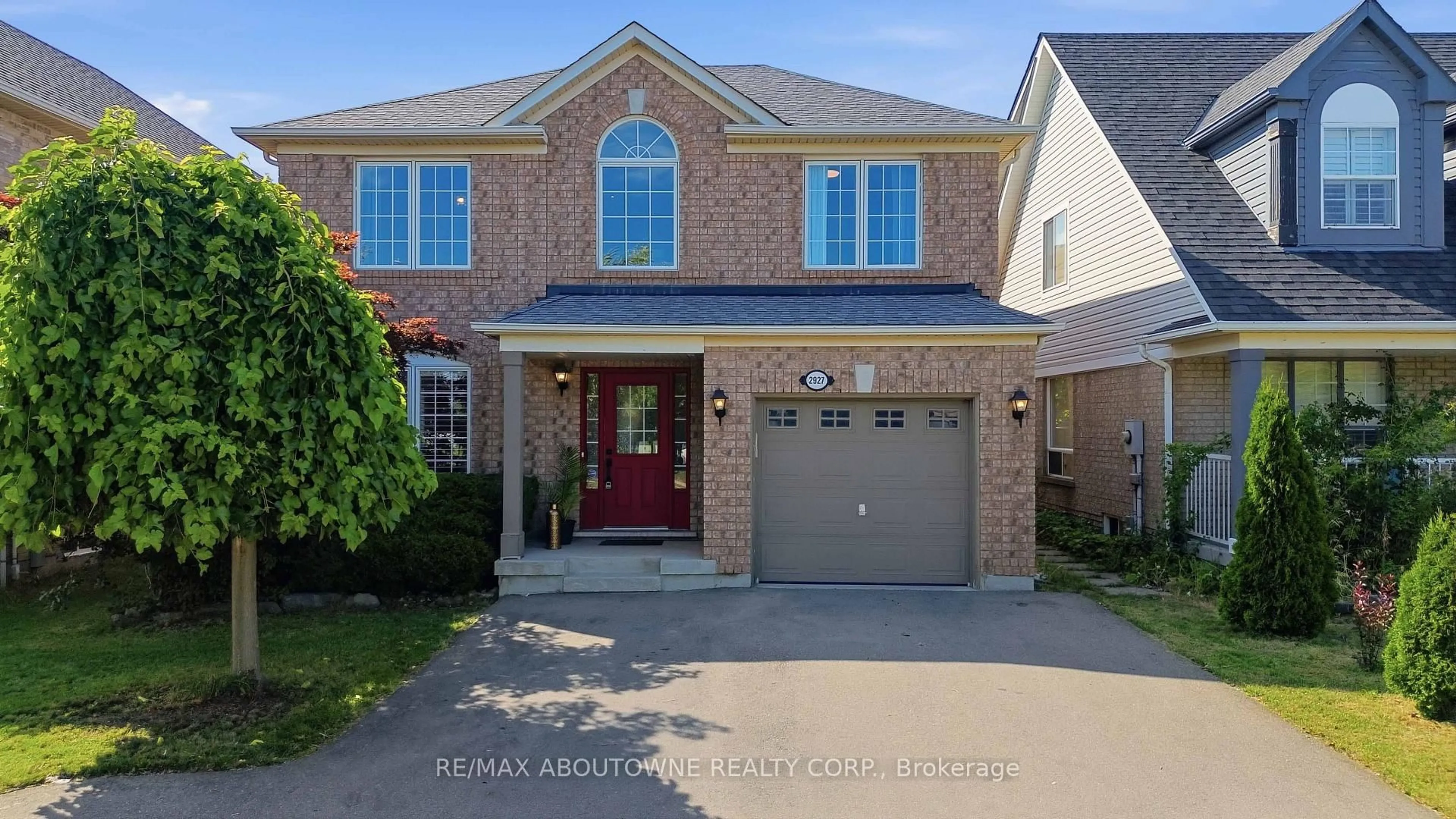 Home with brick exterior material, street for 2927 Westoak Trails Blvd, Oakville Ontario L6M 4V2