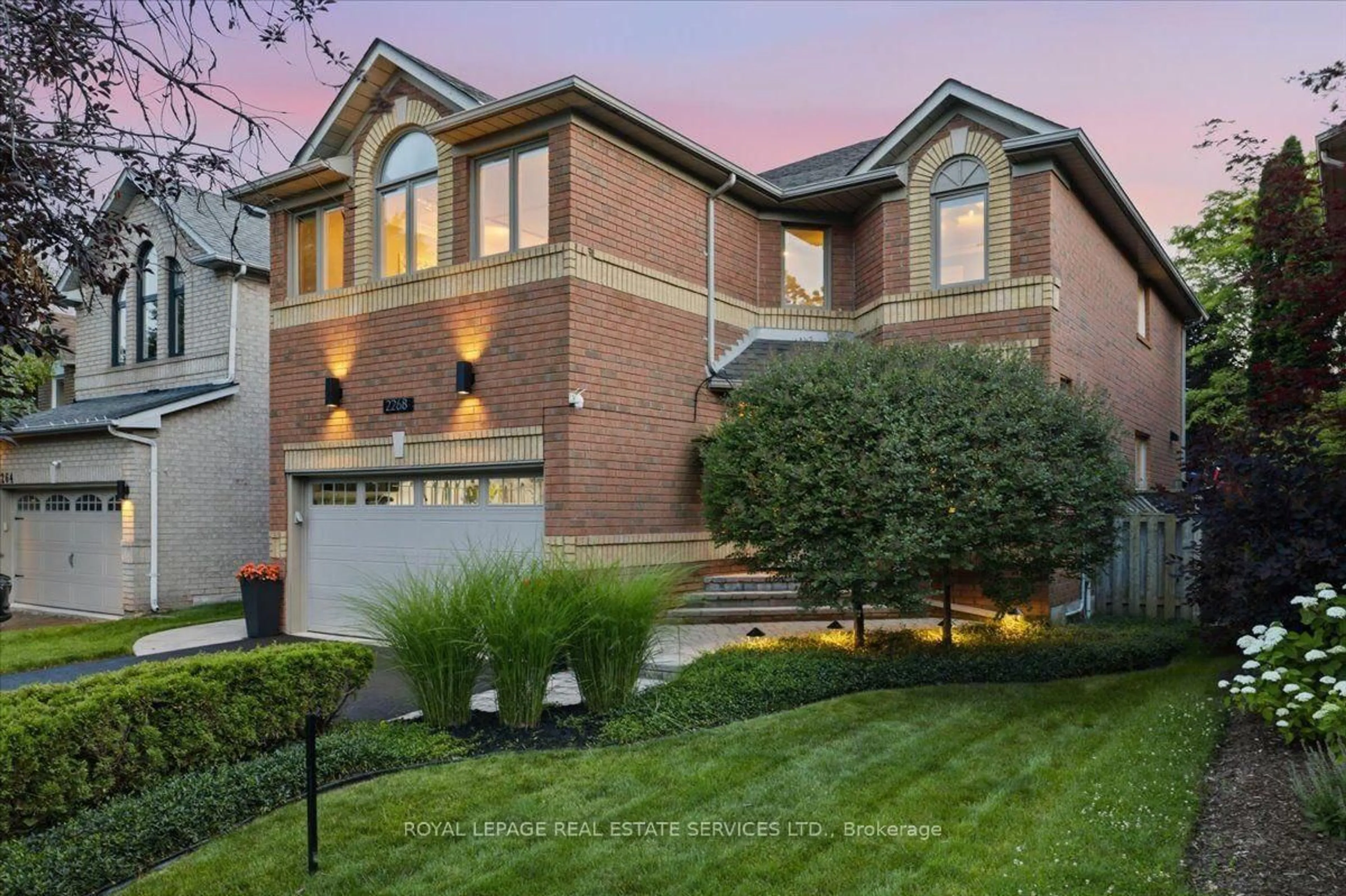 Home with brick exterior material, street for 2268 Vista Oak Rd, Oakville Ontario L6M 3L8