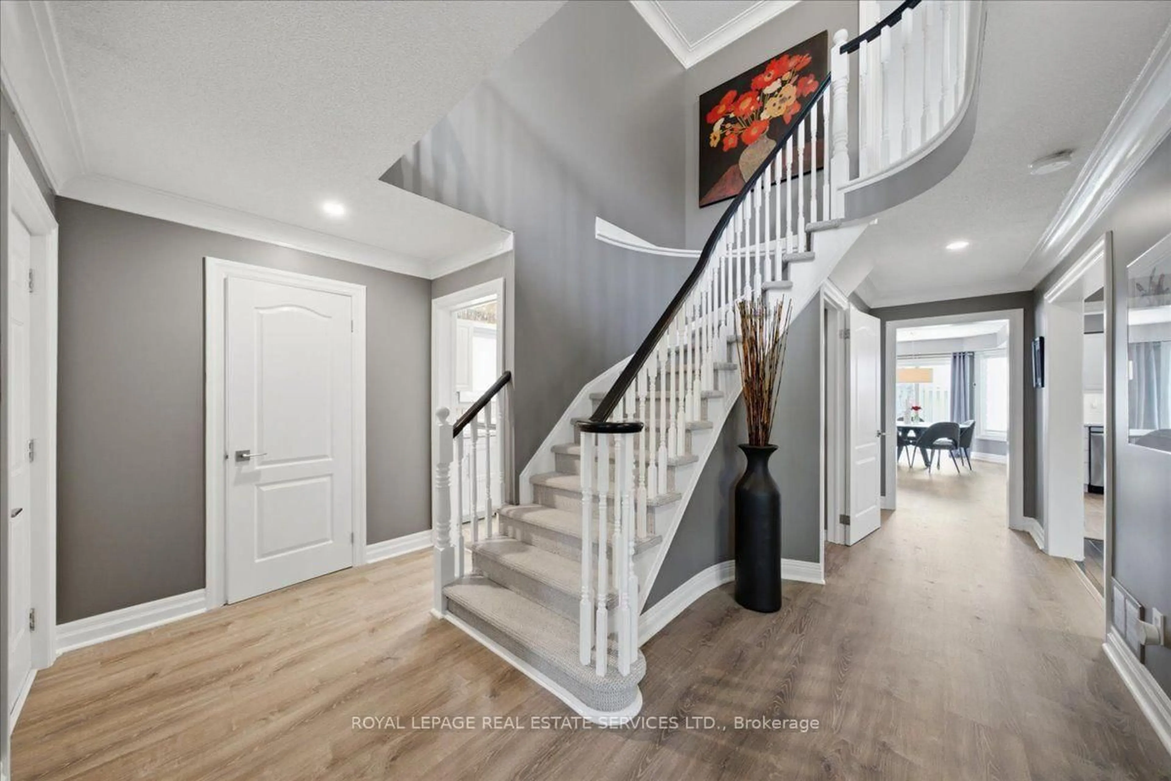 Indoor entryway for 2268 Vista Oak Rd, Oakville Ontario L6M 3L8