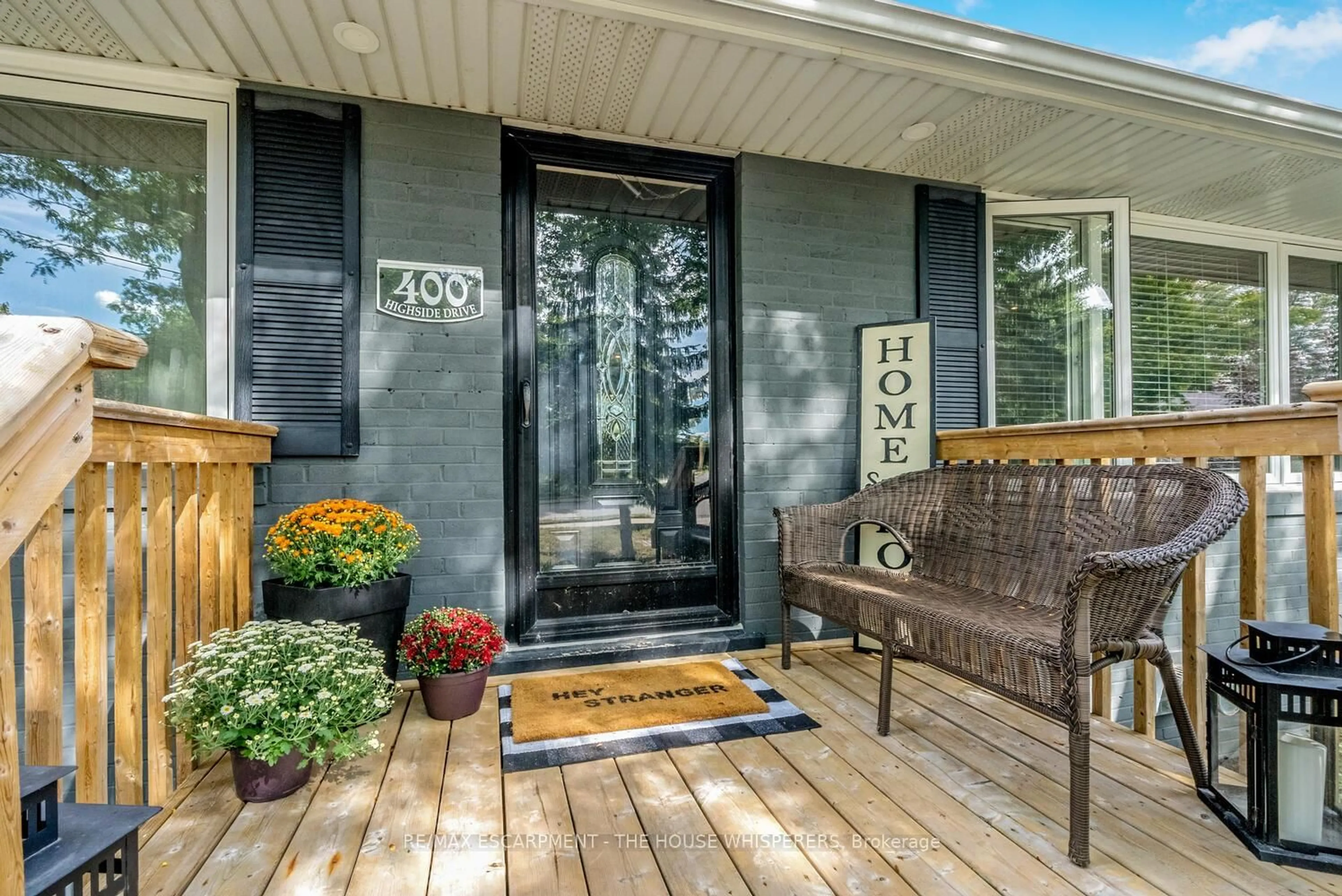 Indoor entryway for 400 Highside Dr, Milton Ontario L9T 1X1