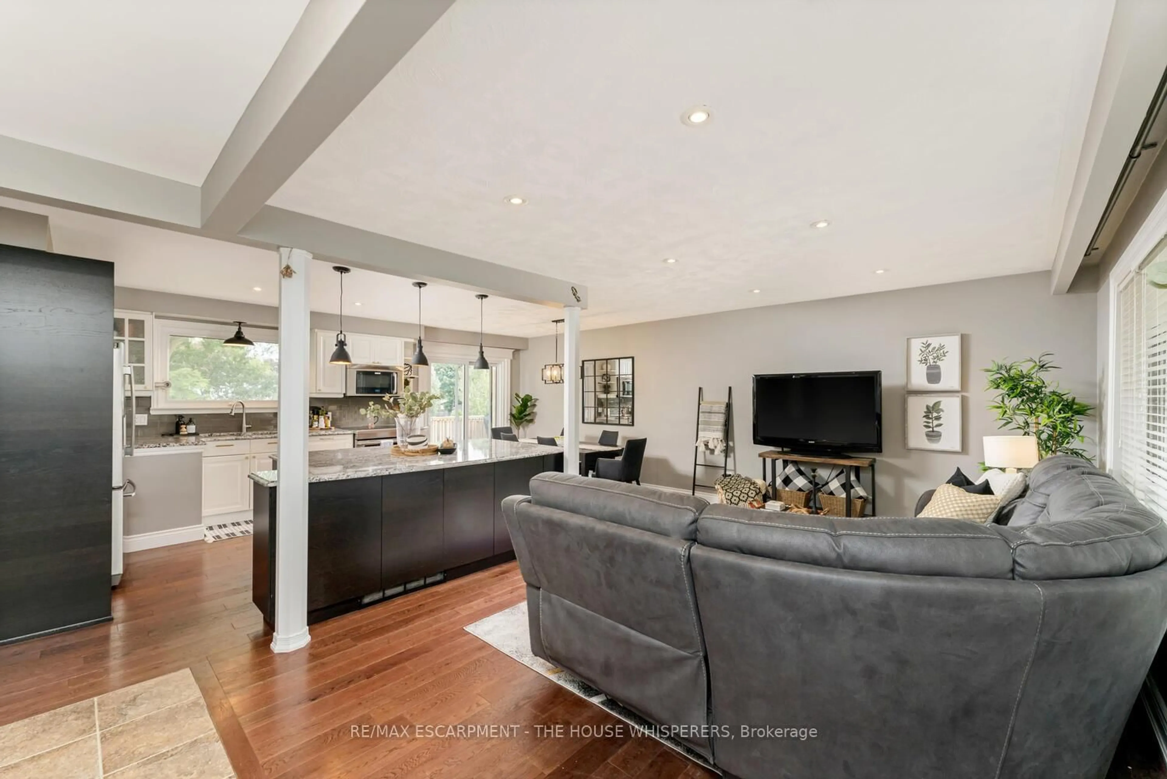 Open concept kitchen, unknown for 400 Highside Dr, Milton Ontario L9T 1X1