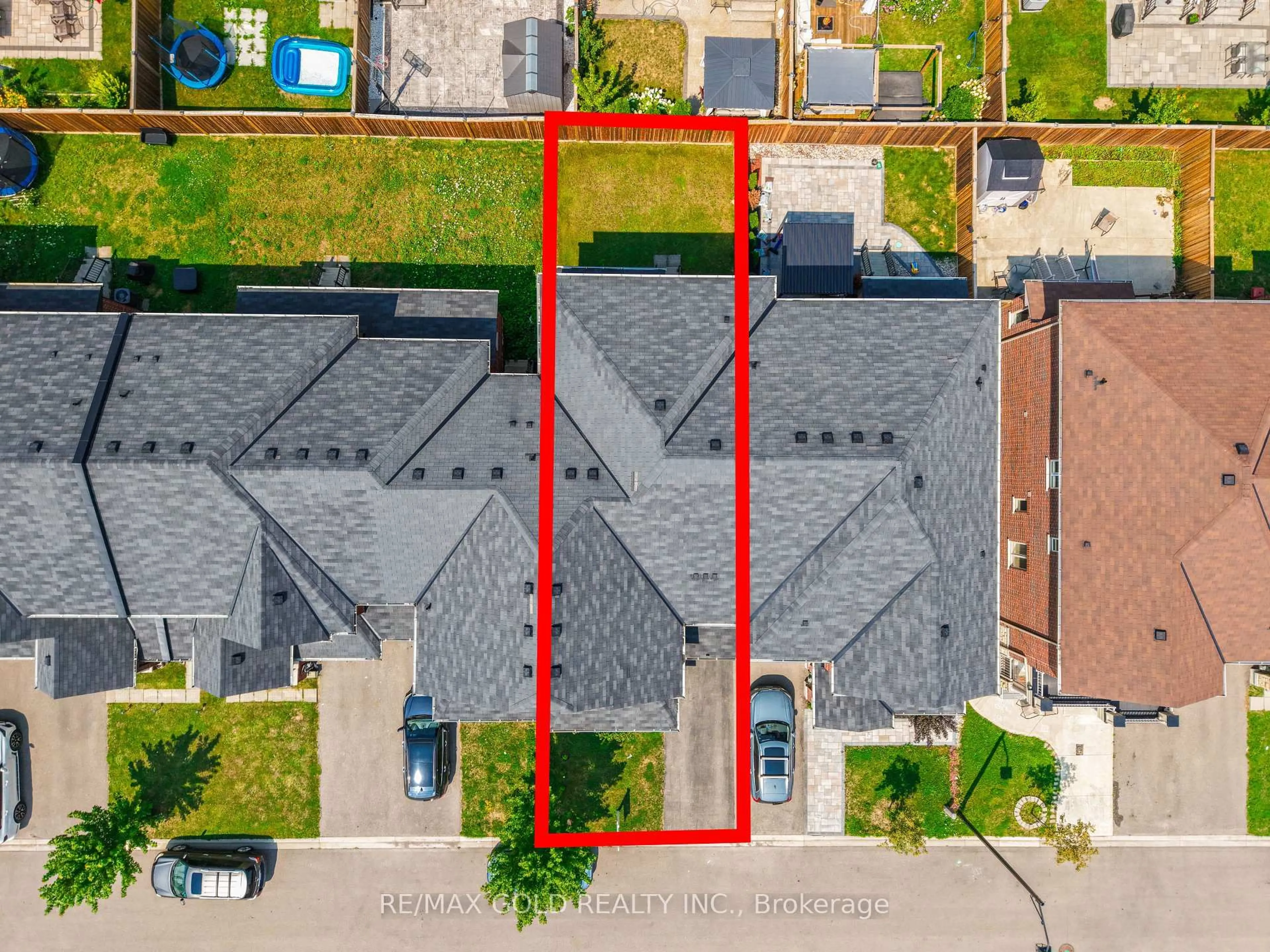 A pic from outside/outdoor area/front of a property/back of a property/a pic from drone, street for 1625 Sorensen Crt, Milton Ontario L9E 1G8
