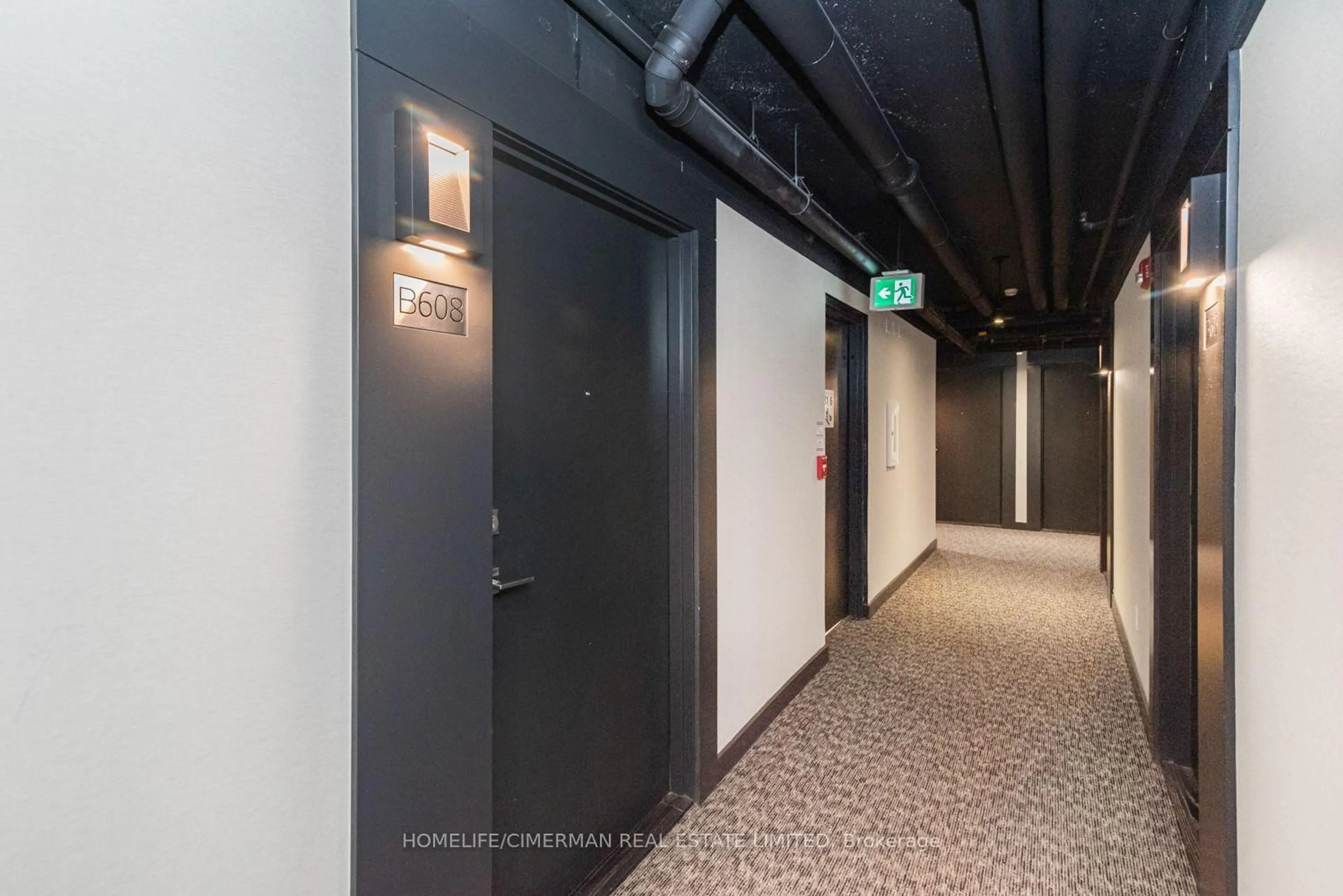 Indoor foyer for 5240 Dundas St #B608, Burlington Ontario L7L 0J6