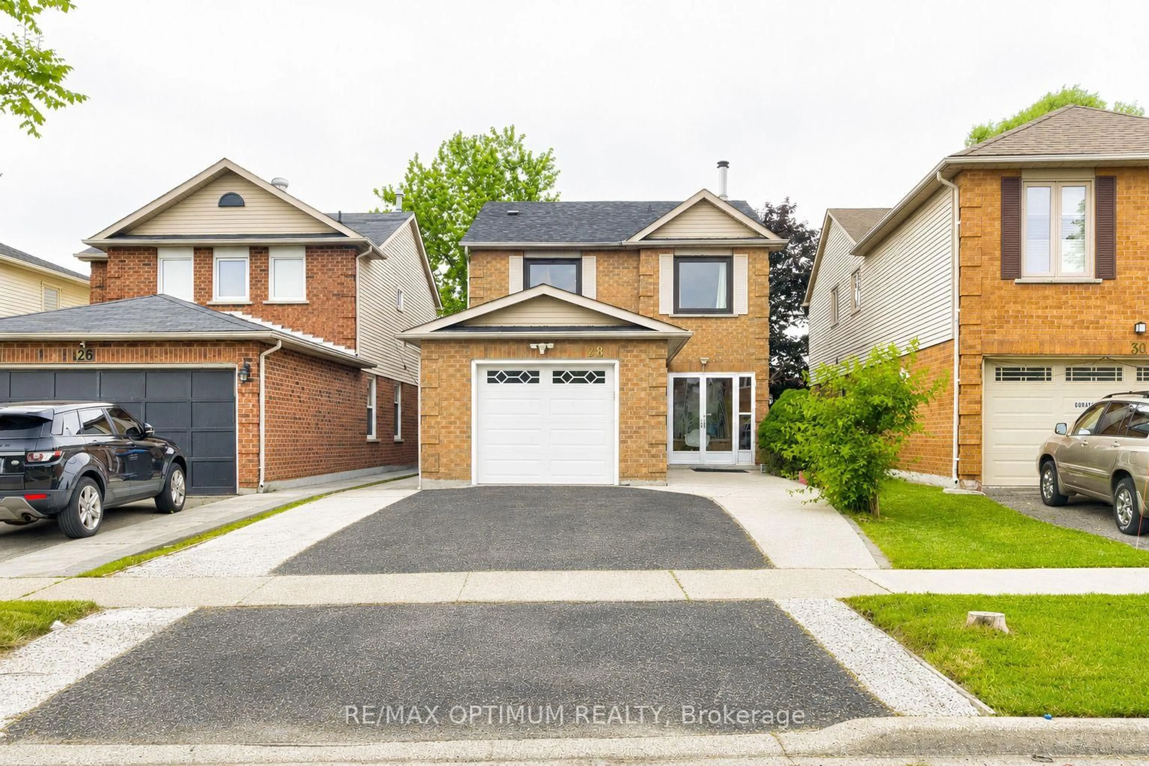 Home with brick exterior material, street for 28 Stalbridge Ave, Brampton Ontario L6Y 4H2