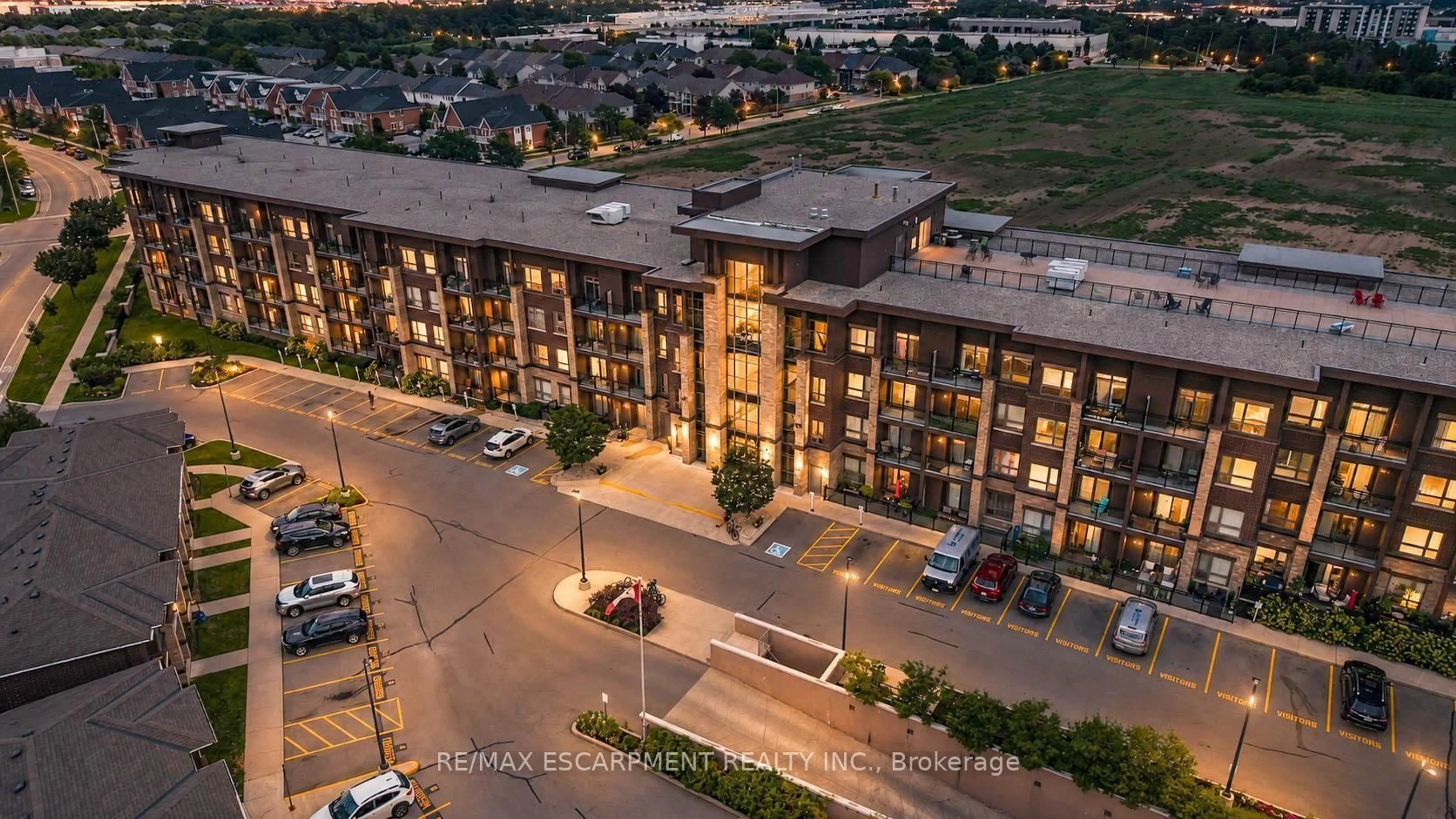 A pic from outside/outdoor area/front of a property/back of a property/a pic from drone, unknown for 5010 Corporate Dr #109, Burlington Ontario L7L 0H6
