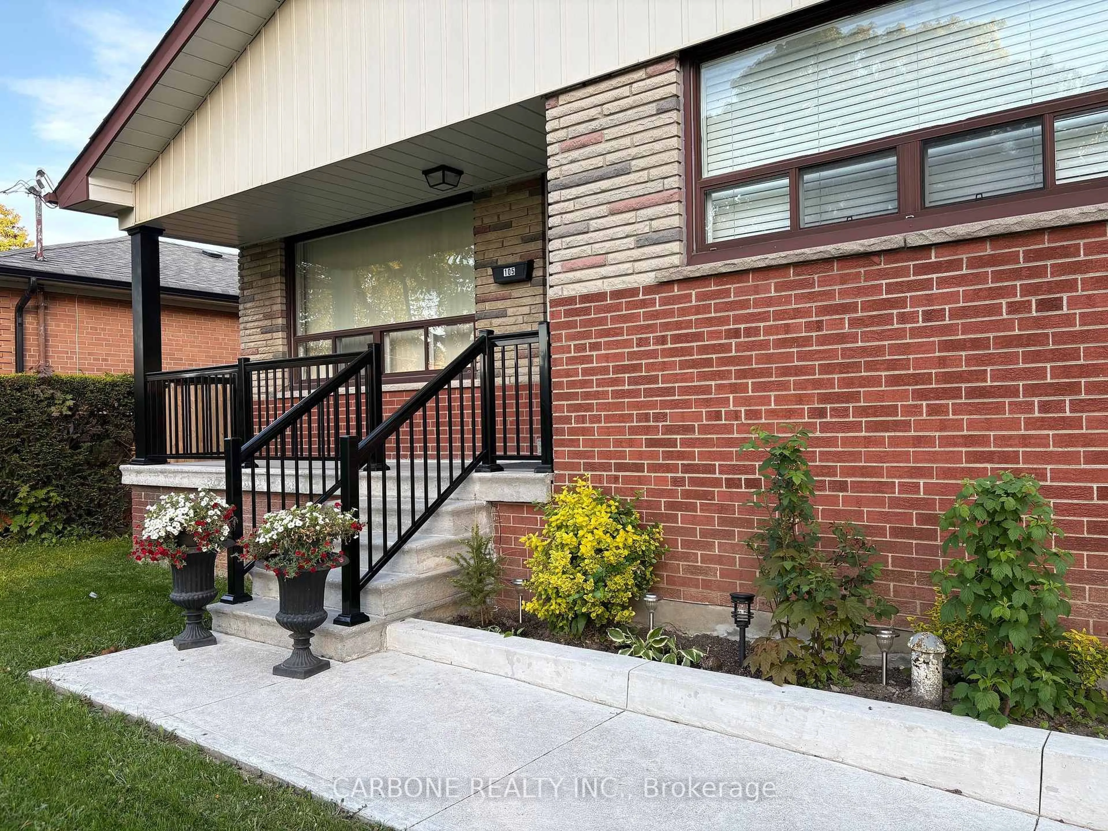 Unknown for 105 Hallsport Cres, Toronto Ontario M3M 2K5