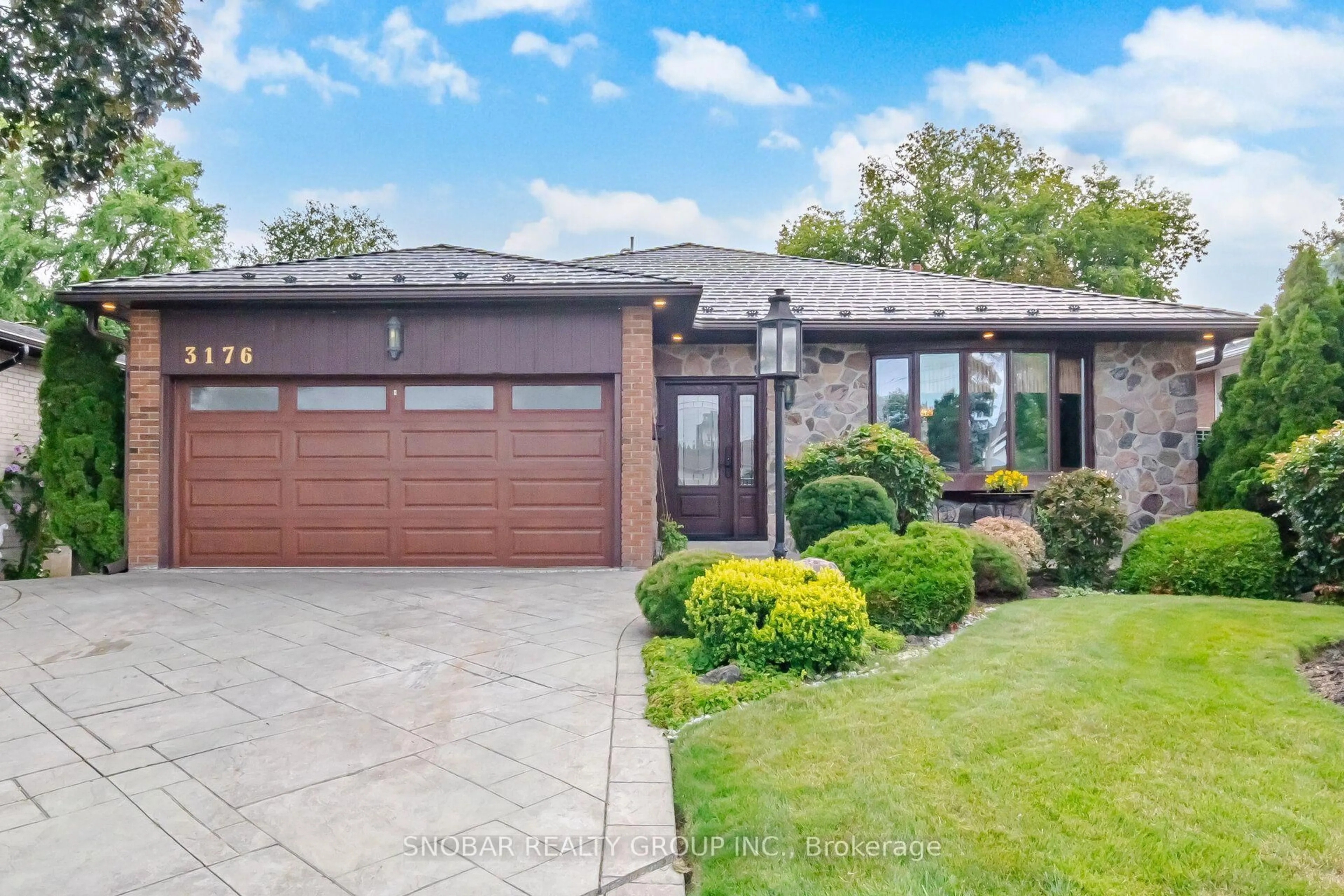 Home with brick exterior material, street for 3176 Ibbetson Cres, Mississauga Ontario L5C 1Z2