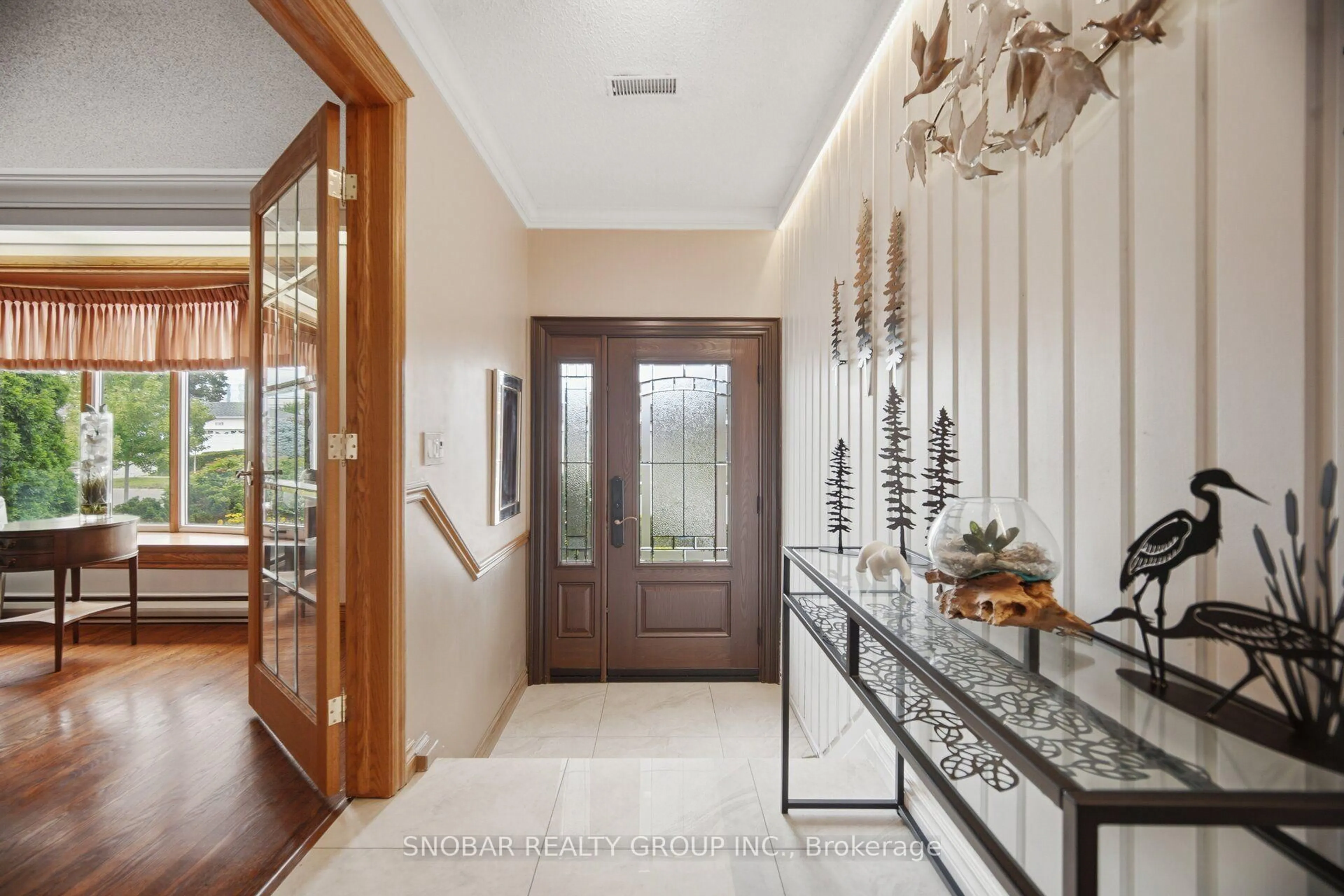 Indoor entryway for 3176 Ibbetson Cres, Mississauga Ontario L5C 1Z2
