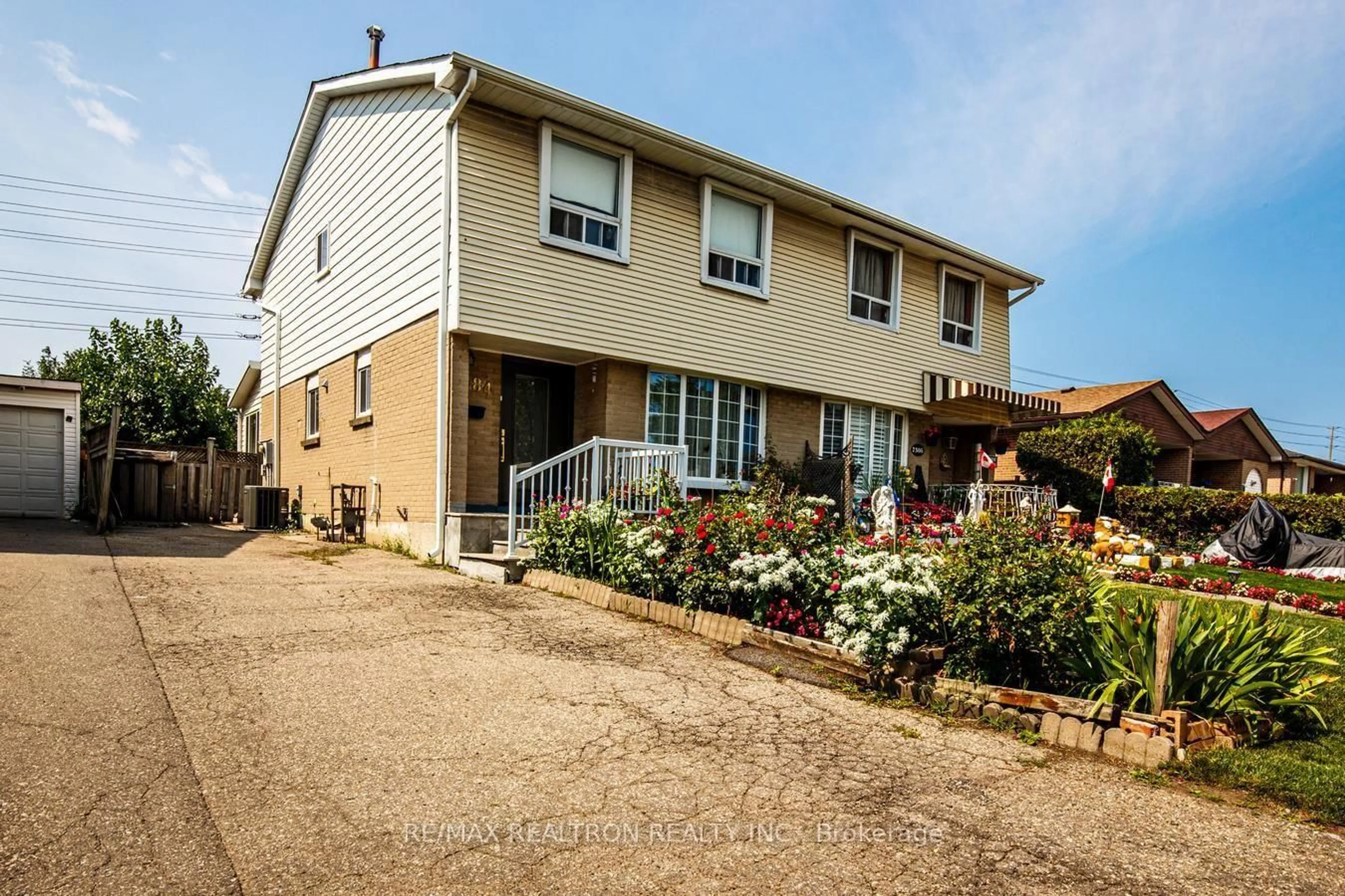 Unknown for 7384 Sills Rd, Mississauga Ontario L4T 2K1