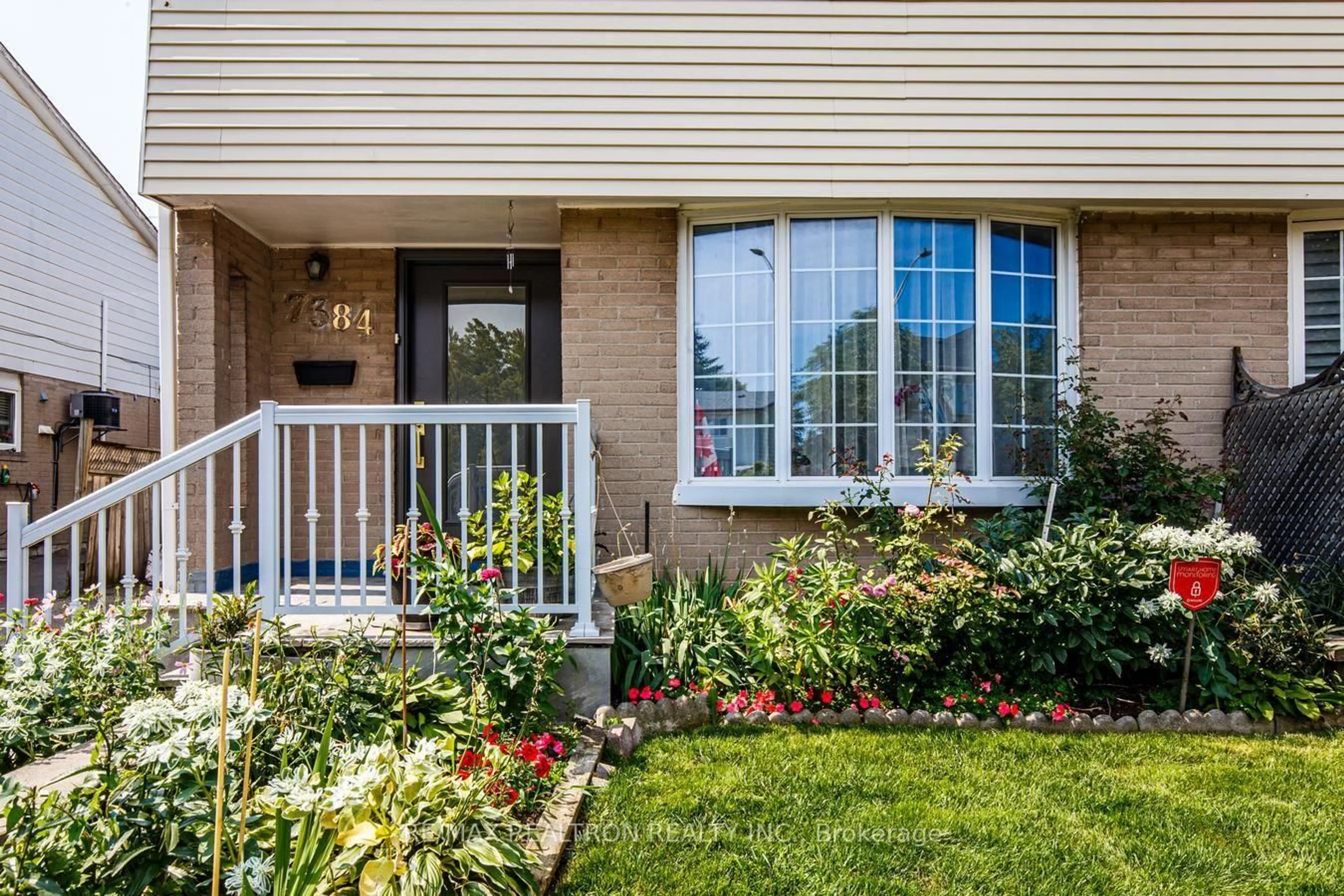 Patio, street for 7384 Sills Rd, Mississauga Ontario L4T 2K1