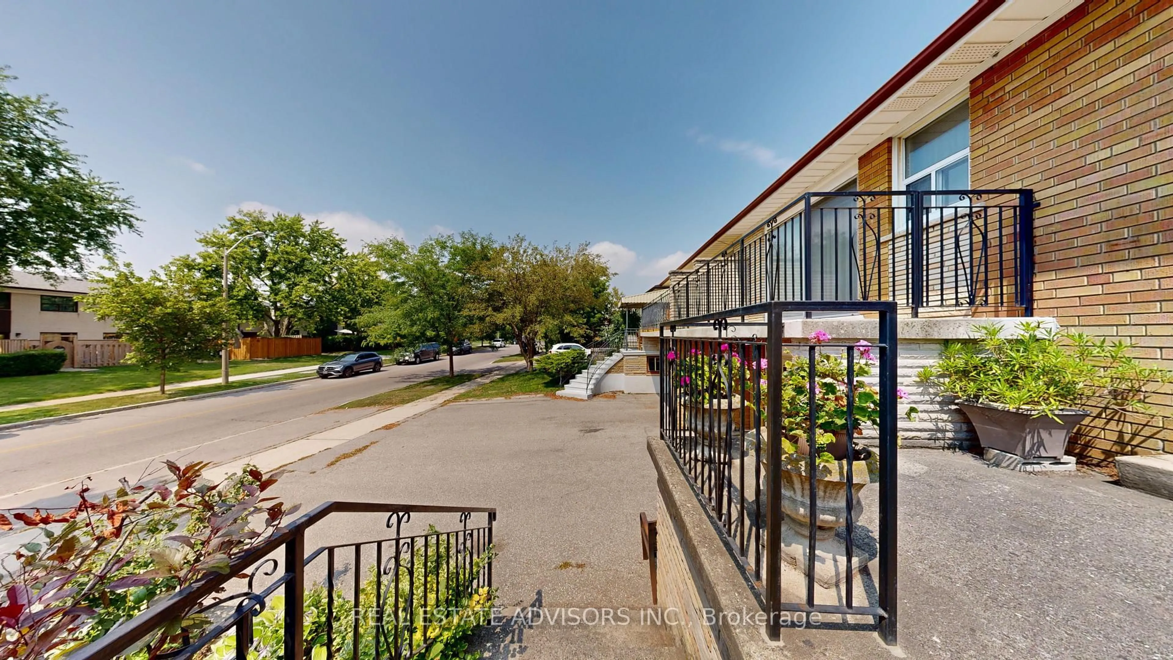 Patio, street for 57 Hucknall Rd, Toronto Ontario M3J 1W1