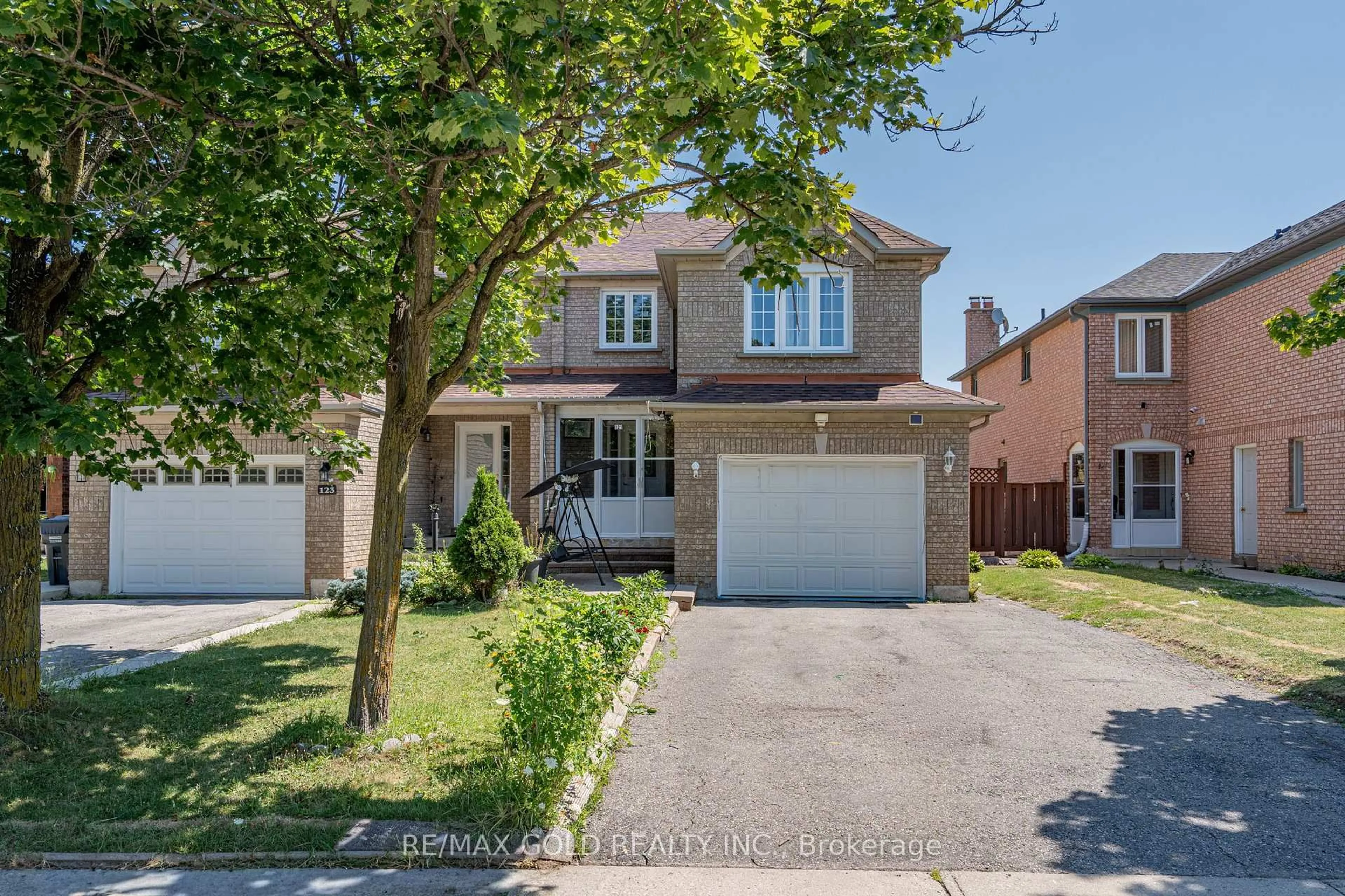 Home with brick exterior material, street for 121 Bighorn Cres, Brampton Ontario L6R 1G2