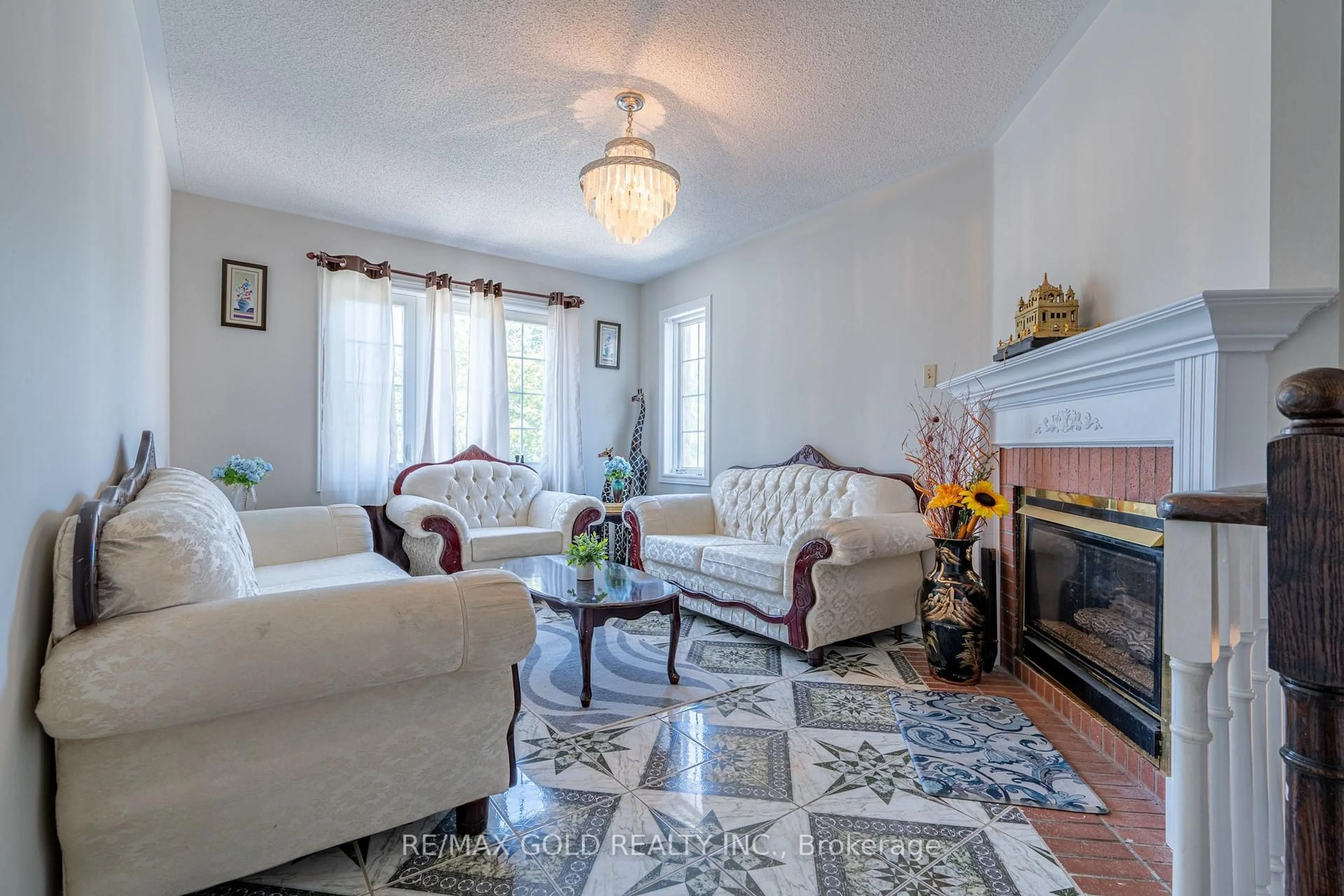 Living room with furniture, ceramic/tile floor for 121 Bighorn Cres, Brampton Ontario L6R 1G2