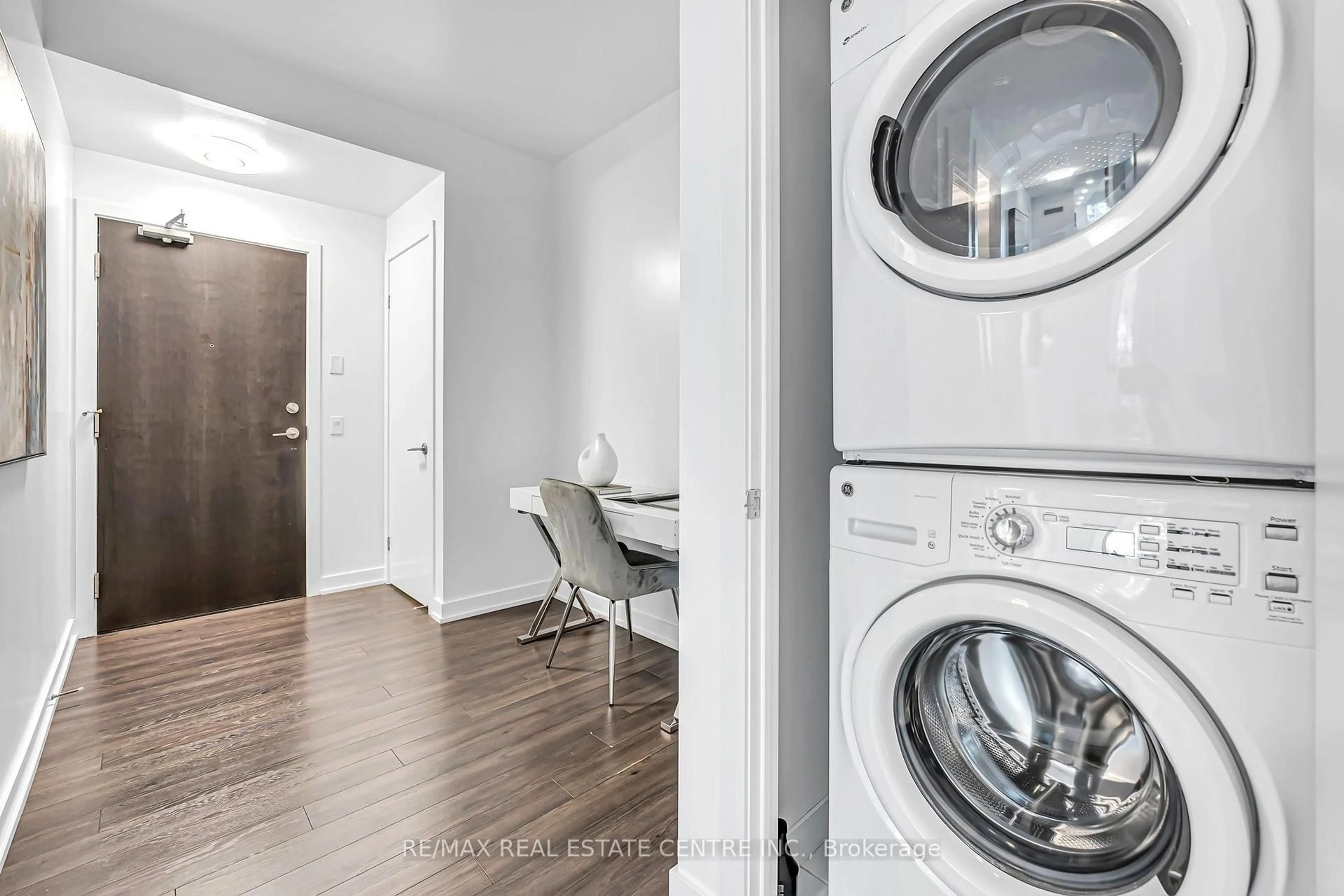 Laundry room for 10 Park Lawn Rd #809, Toronto Ontario M8V 0H9
