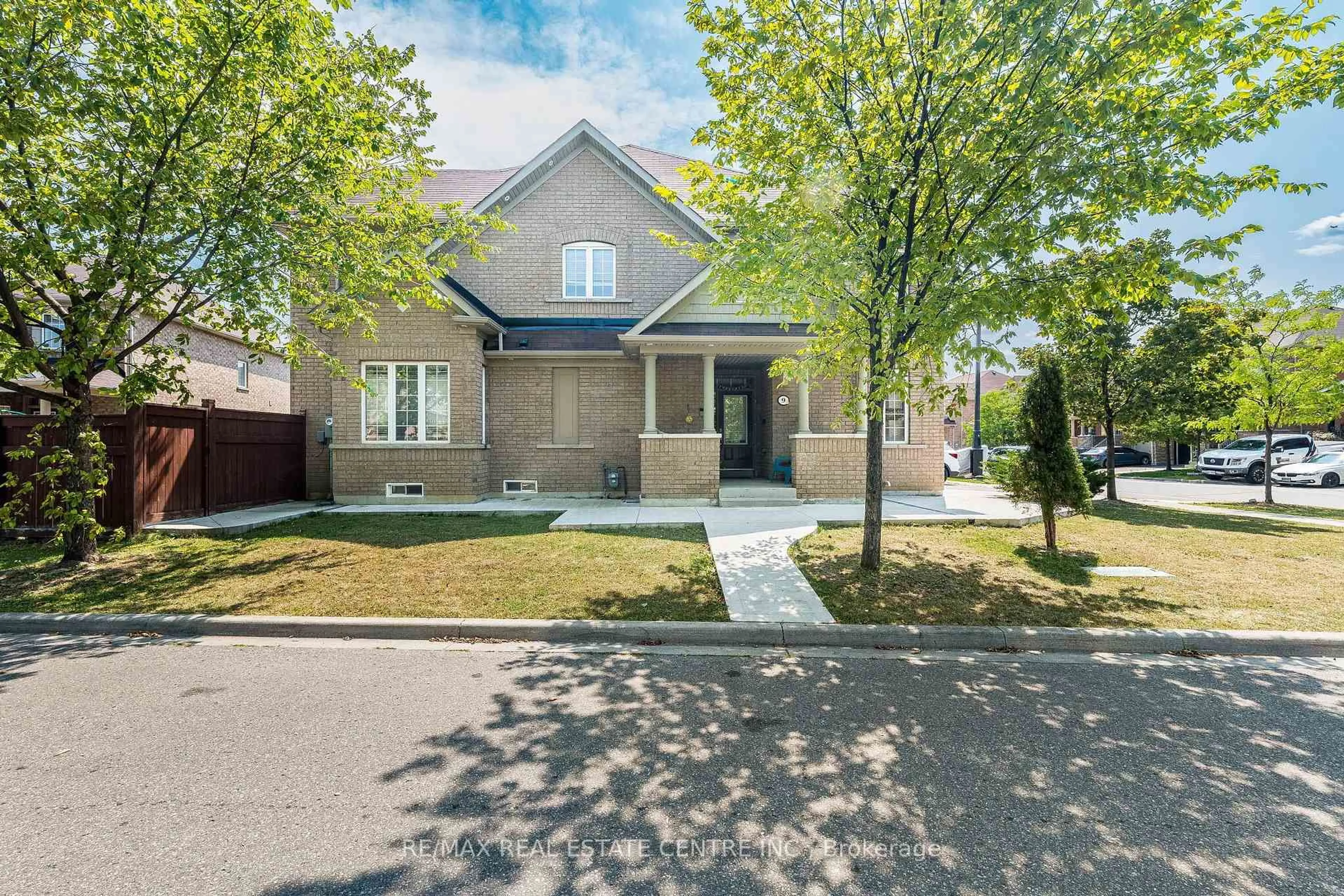 Home with brick exterior material, street for 9 Loftsmoor Dr, Brampton Ontario L6R 3R7