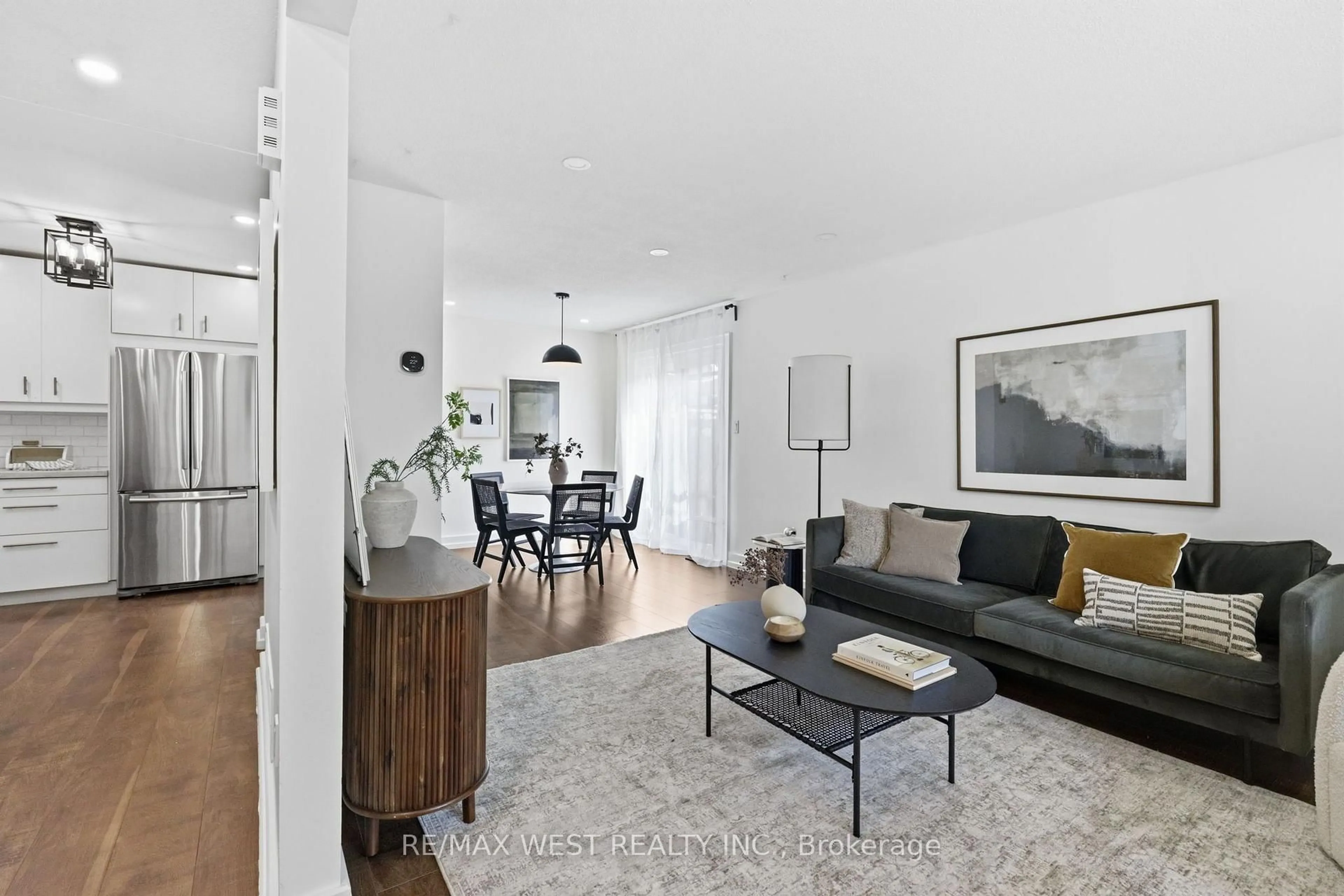 Living room with furniture, unknown for 6650 Falconer Dr #112, Mississauga Ontario L5N 1B5