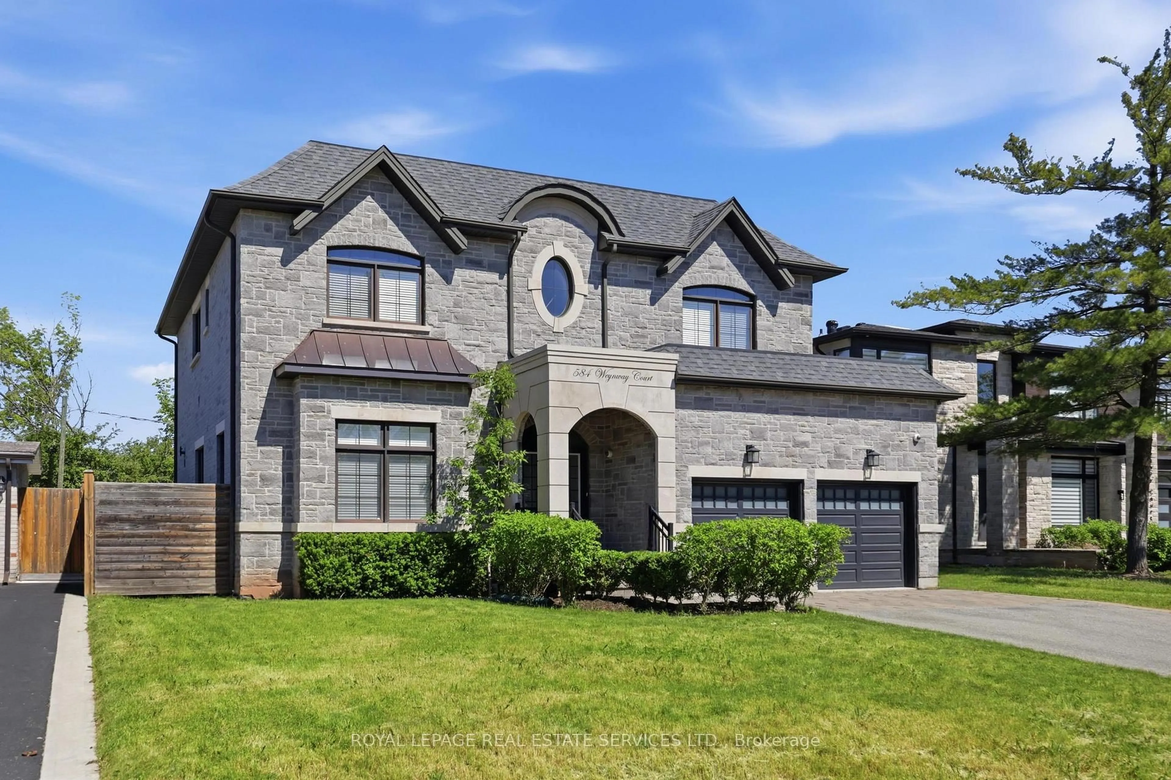 Home with brick exterior material, street for 584 Weynway Crt, Oakville Ontario L6L 4G7