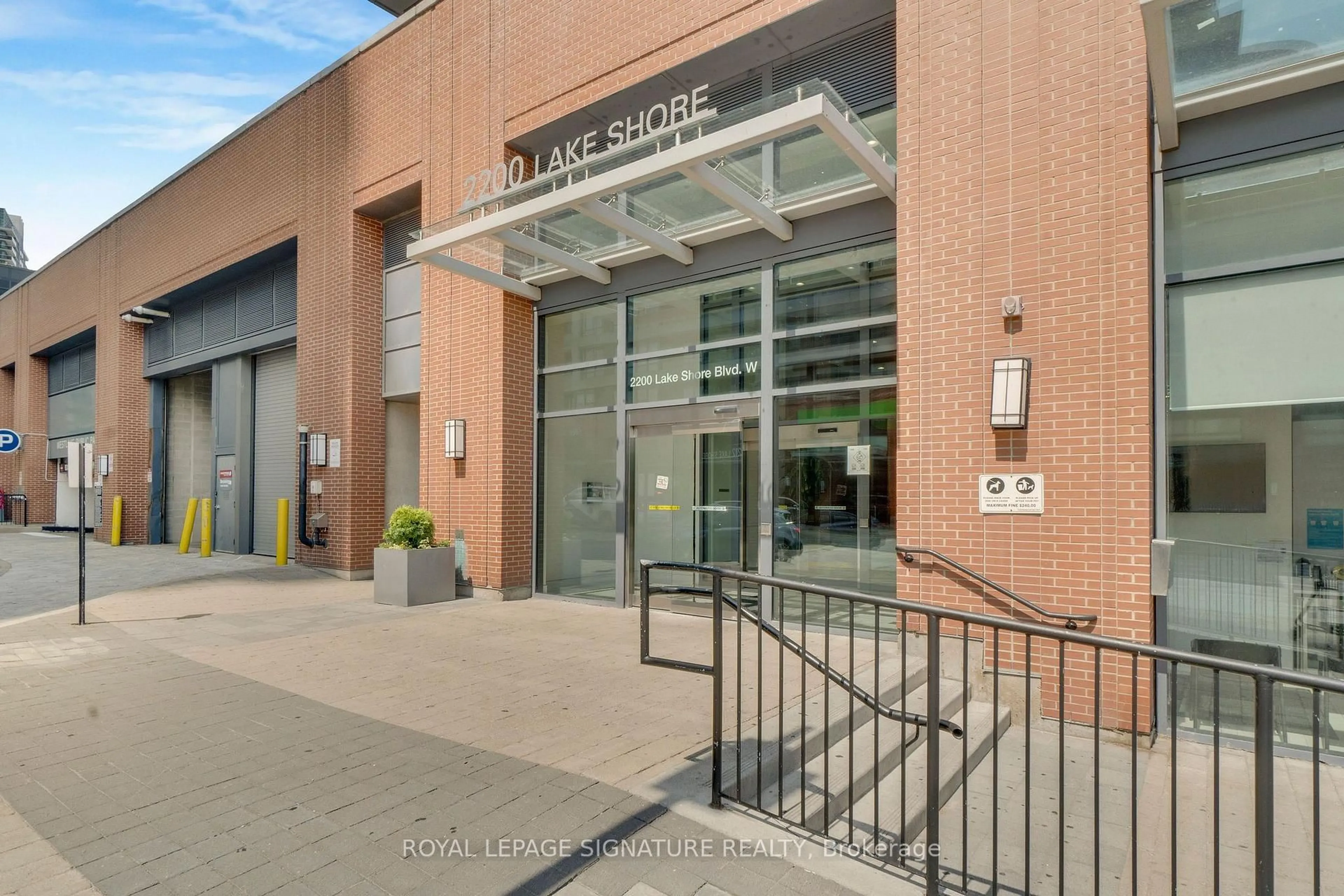 Indoor foyer for 2200 Lake Shore Blvd #1503, Toronto Ontario M8V 1A4