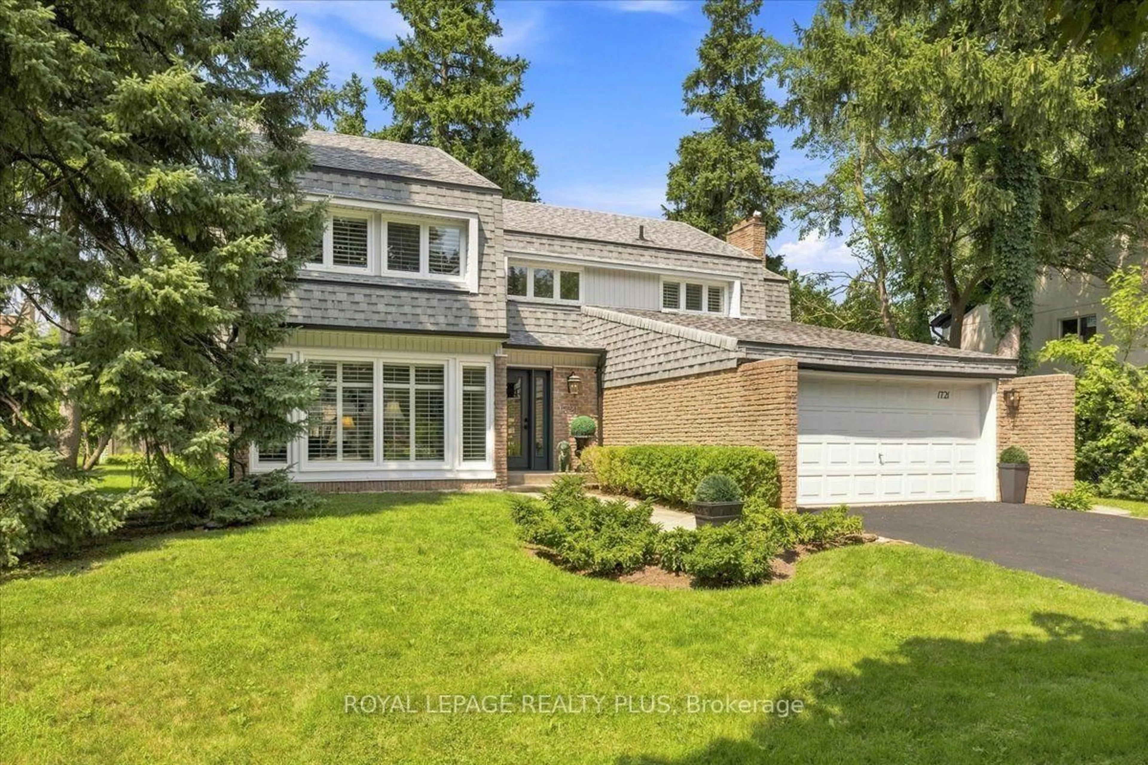 Home with brick exterior material, street for 1721 Medallion Crt, Mississauga Ontario L5J 4E9