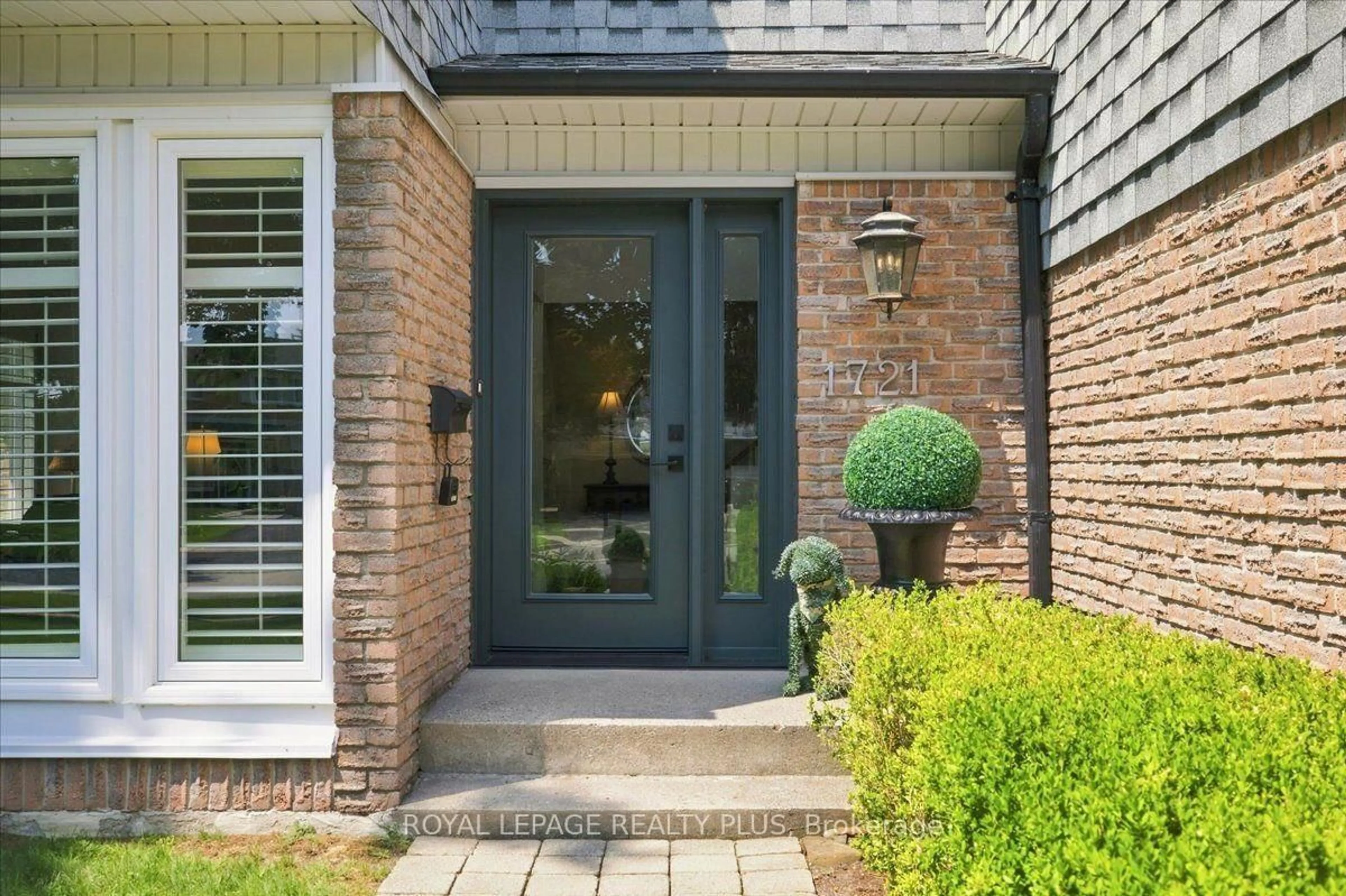 Home with brick exterior material, street for 1721 Medallion Crt, Mississauga Ontario L5J 4E9
