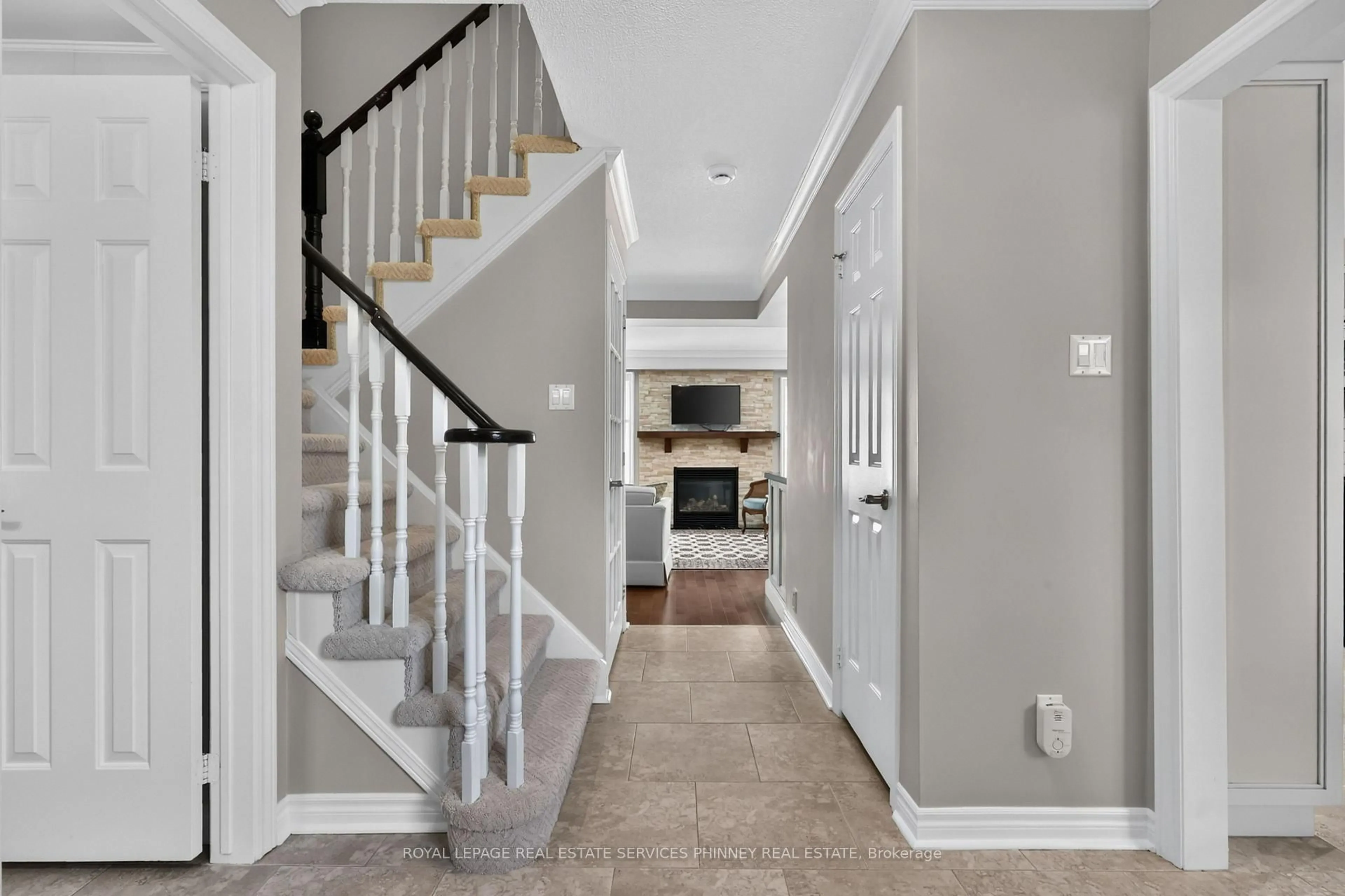 Indoor entryway for 1724 The Chse #6, Mississauga Ontario L5M 4P2