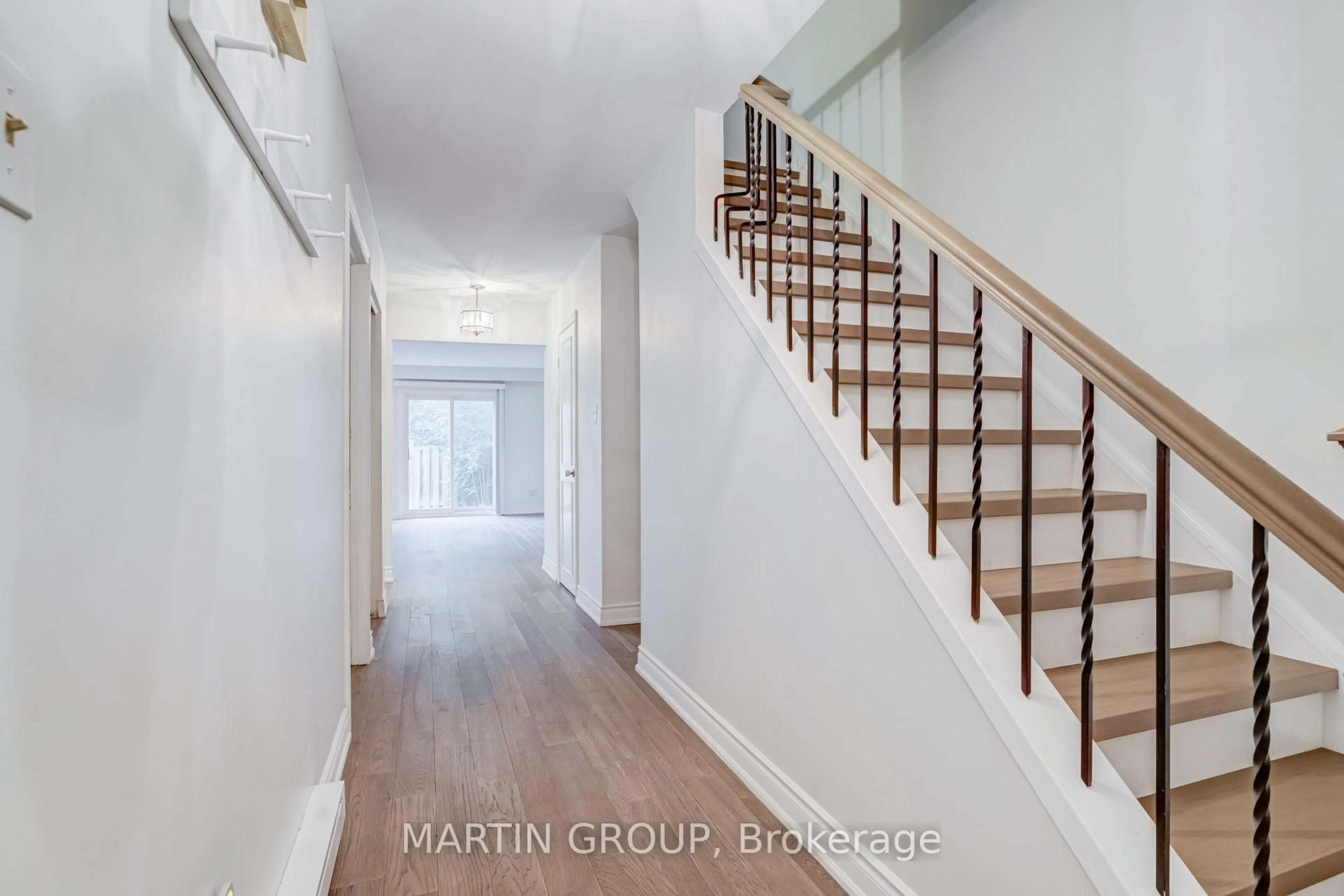 Indoor foyer for 5076 New St #23, Burlington Ontario L7L 1V1