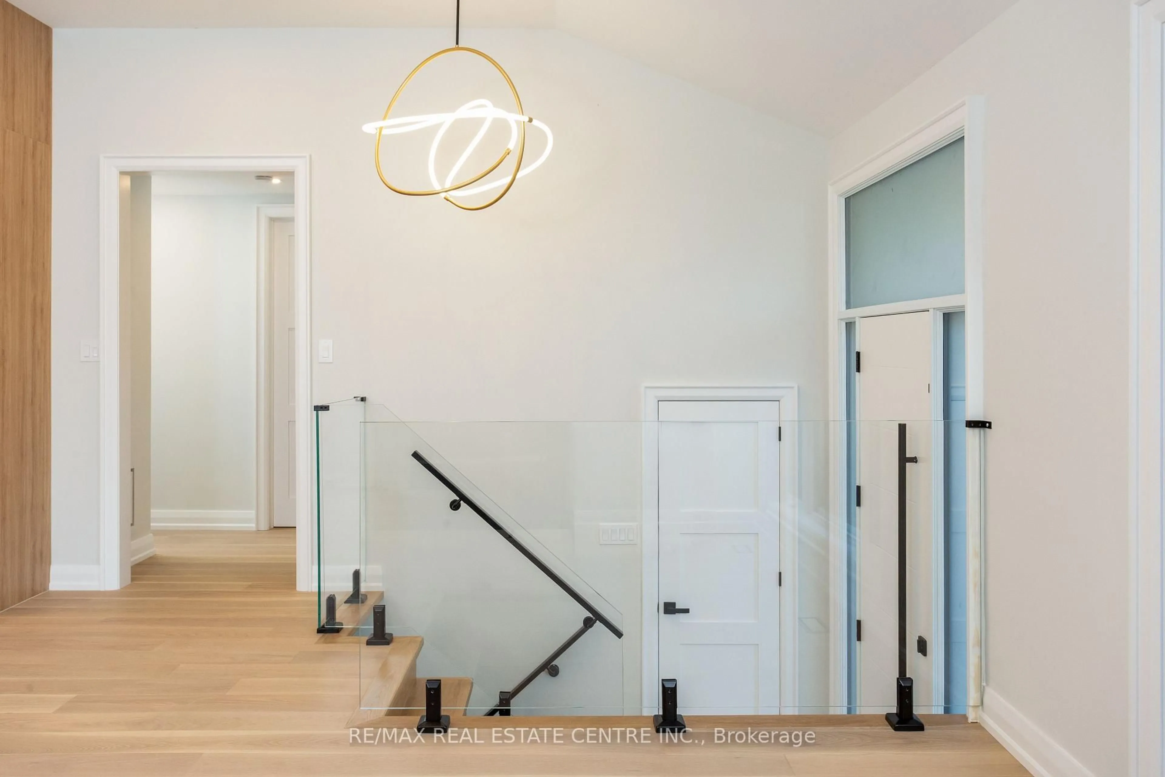 Indoor entryway for 446 Willis Dr, Oakville Ontario L6L 4V5